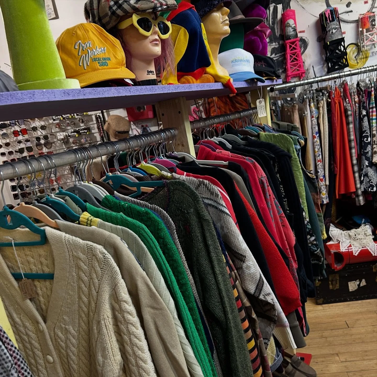 Come shop today! We&rsquo;re open from 1-7pm w/ @capejasminewaxco in store running the show!