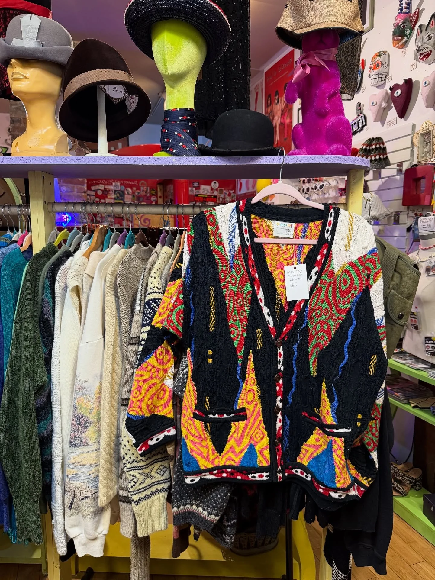 It&rsquo;s Thursday&mdash;which means weekend plans are around the corner! Drop by to shop cozy sweaters + candles for the perfect fall vibe, or shop our rack of leather sets to select a major fit for a night out. 

@snootieseconds just brought in ne