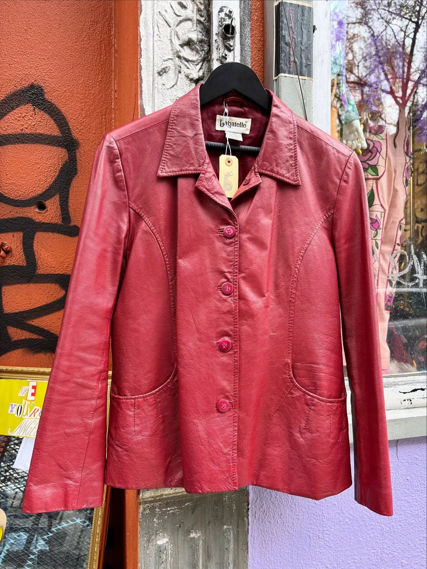 Happy Friday !! @3rdandbzaar is open today 1-7PM ❤️&zwj;🔥❤️&zwj;🔥❤️&zwj;🔥 Jackets, dresses, bags, + more xxoo See you soon ~~~