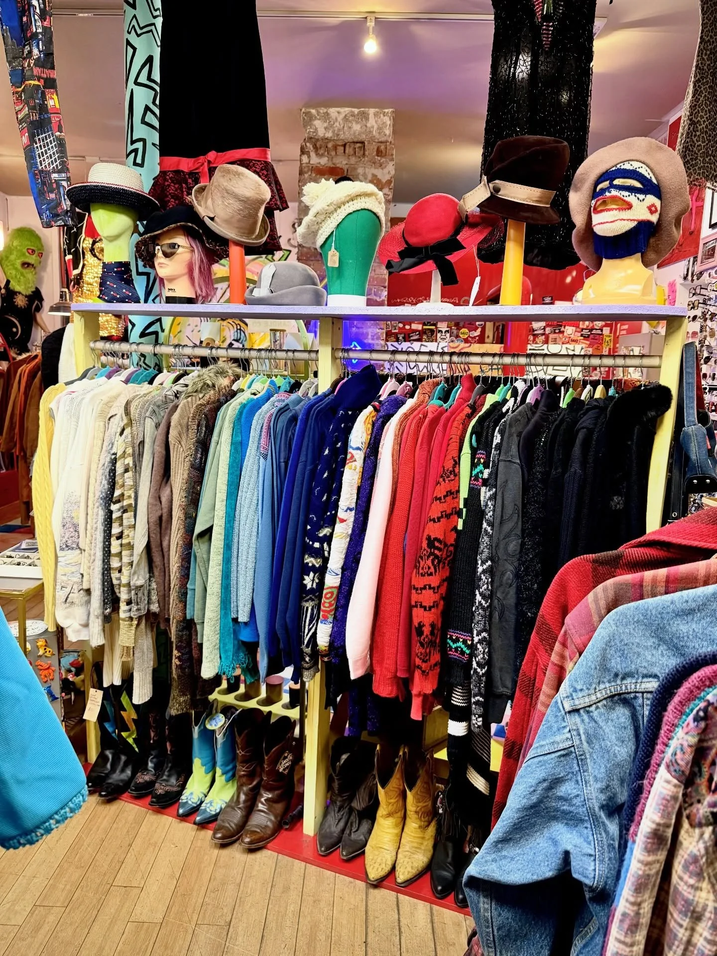 sweaters, trinkets, belts oh my! stop by the shop today from 12-7PM ❣️❄️ we just added so many cozy goods to the floor, can&rsquo;t wait to see ya 🥰🌀