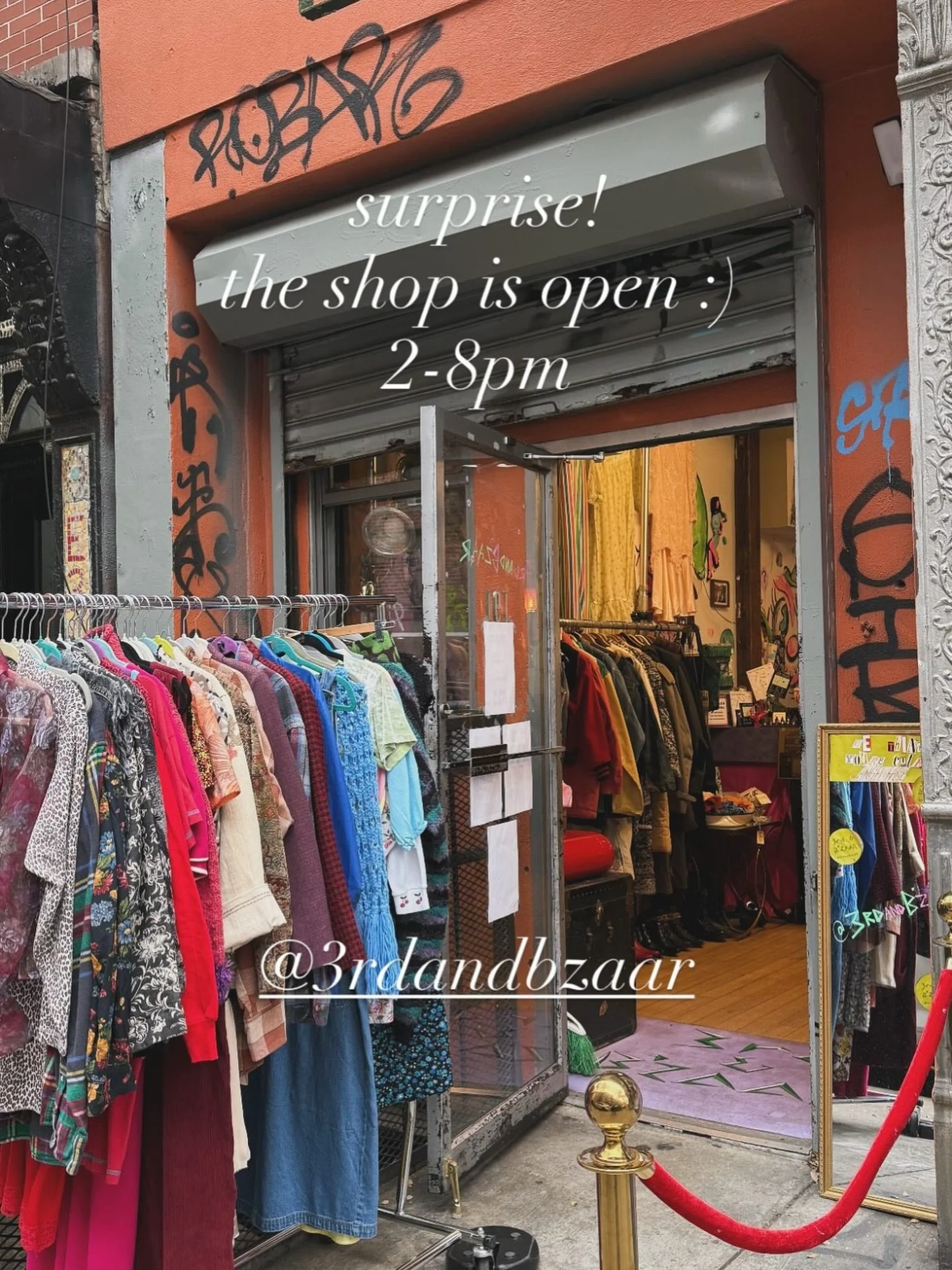 ❄️❄️❄️ get cozy with us today, drop on in 2-8PM 🔥🔥🔥 candles, vintage, tarot, treats await