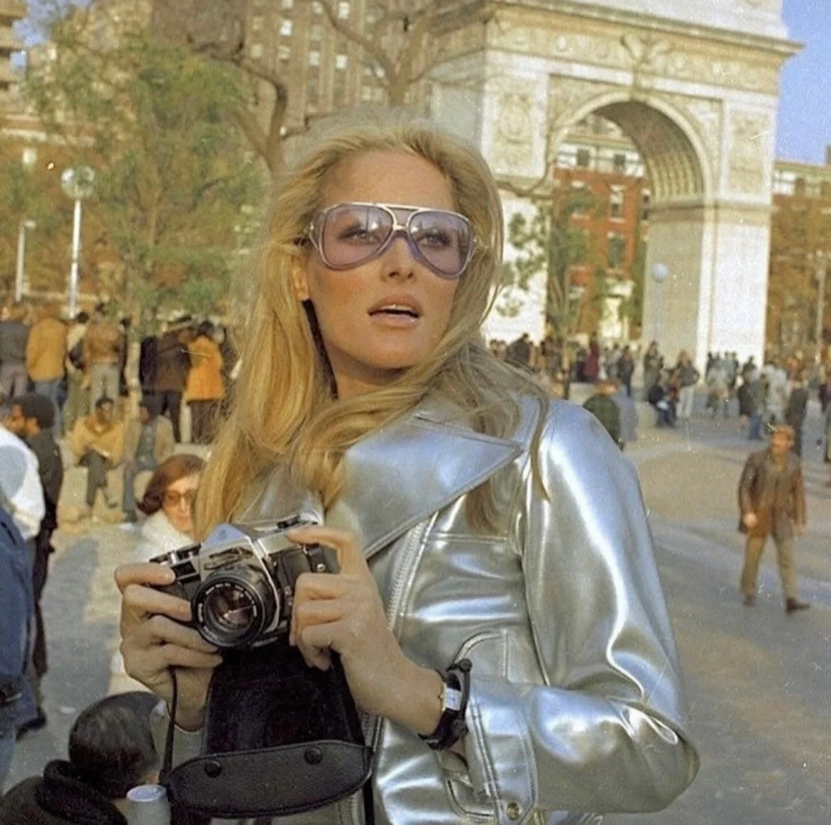 @3rdandbzaar is closed tomorrow, Thursday 11/27 &mdash; but open Friday, Saturday, Sunday ❄️ stop in all weekend long to support small businesses this Small Business Saturday ! 💫 so much amazing vintage just hit the racks. gifts galore, see you this