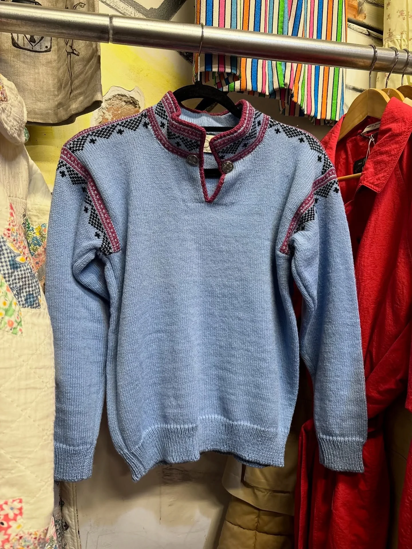 @3rdandbzaar is open today 1-7 PM ❄️✨ Stop in for festive cheer, chill vibes, and to get your cozy on for the rest of the weekend 🧤☃️