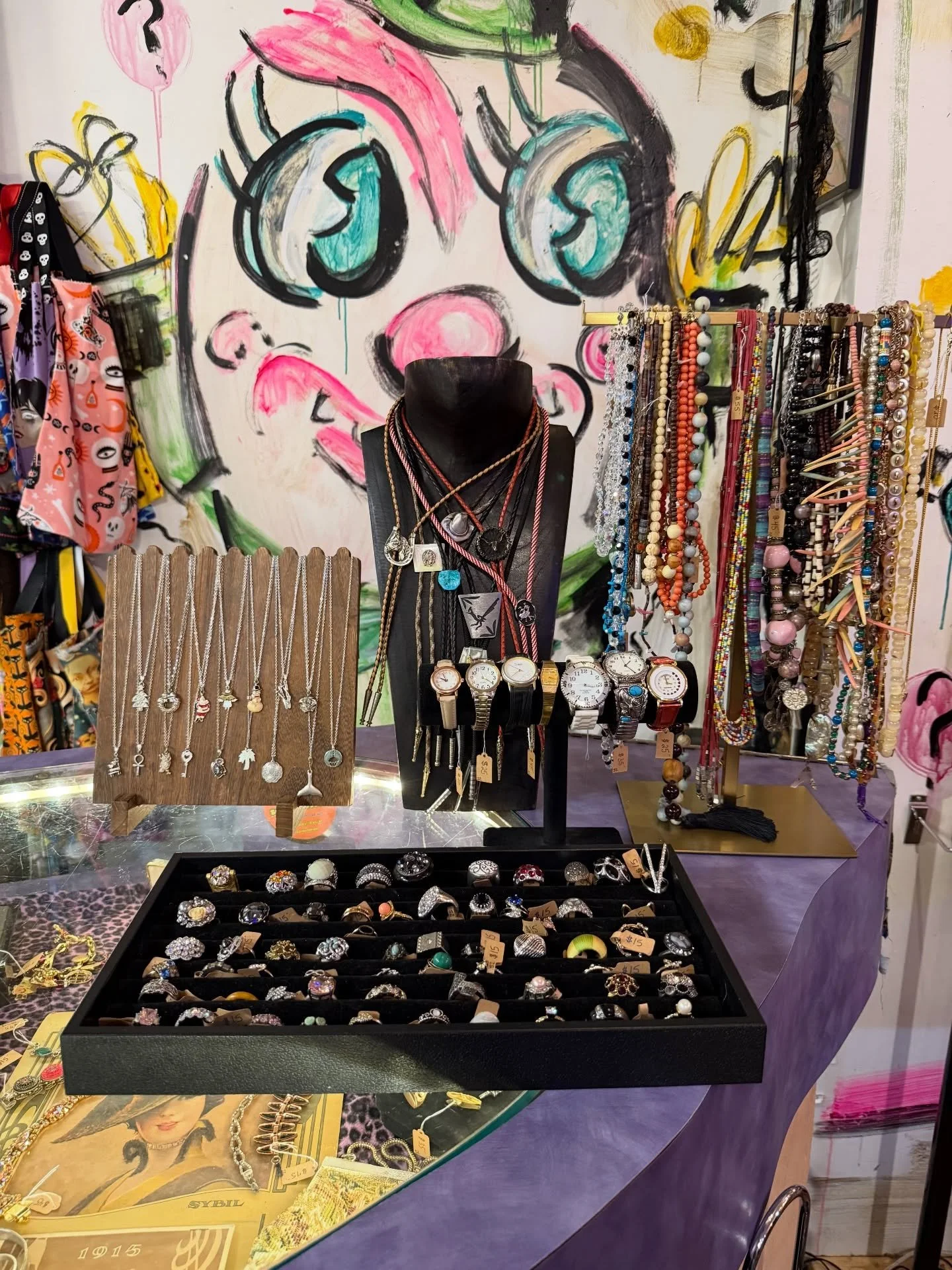 Shop&rsquo;s open today, 12-7 PM! Stop by with a cozy chai from next door @kolkatachaico and try on all the new rings, sweaters, boots and more, just restocked 🫶 Here&rsquo;s a look at some incredible vintage jewelry from @snootieseconds ✨