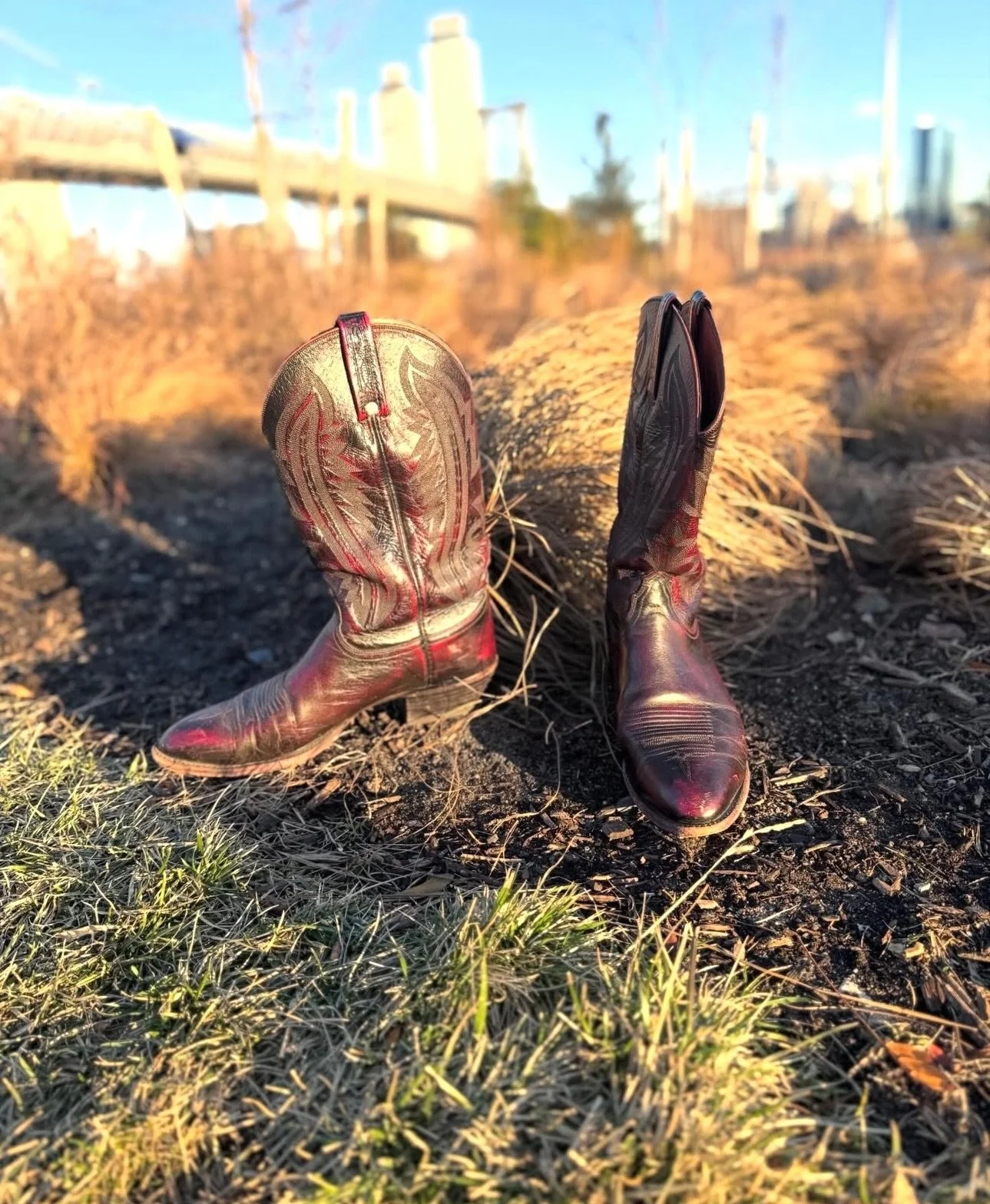 yeeeeeeeeeeHAW @wildwildeastvintage has brought in their stunning western wear to the shop! looking for one of a kind pieces with a desert, galloping, ten gallon hat flair? come on by today 1-7PM 🤠🤠🤠