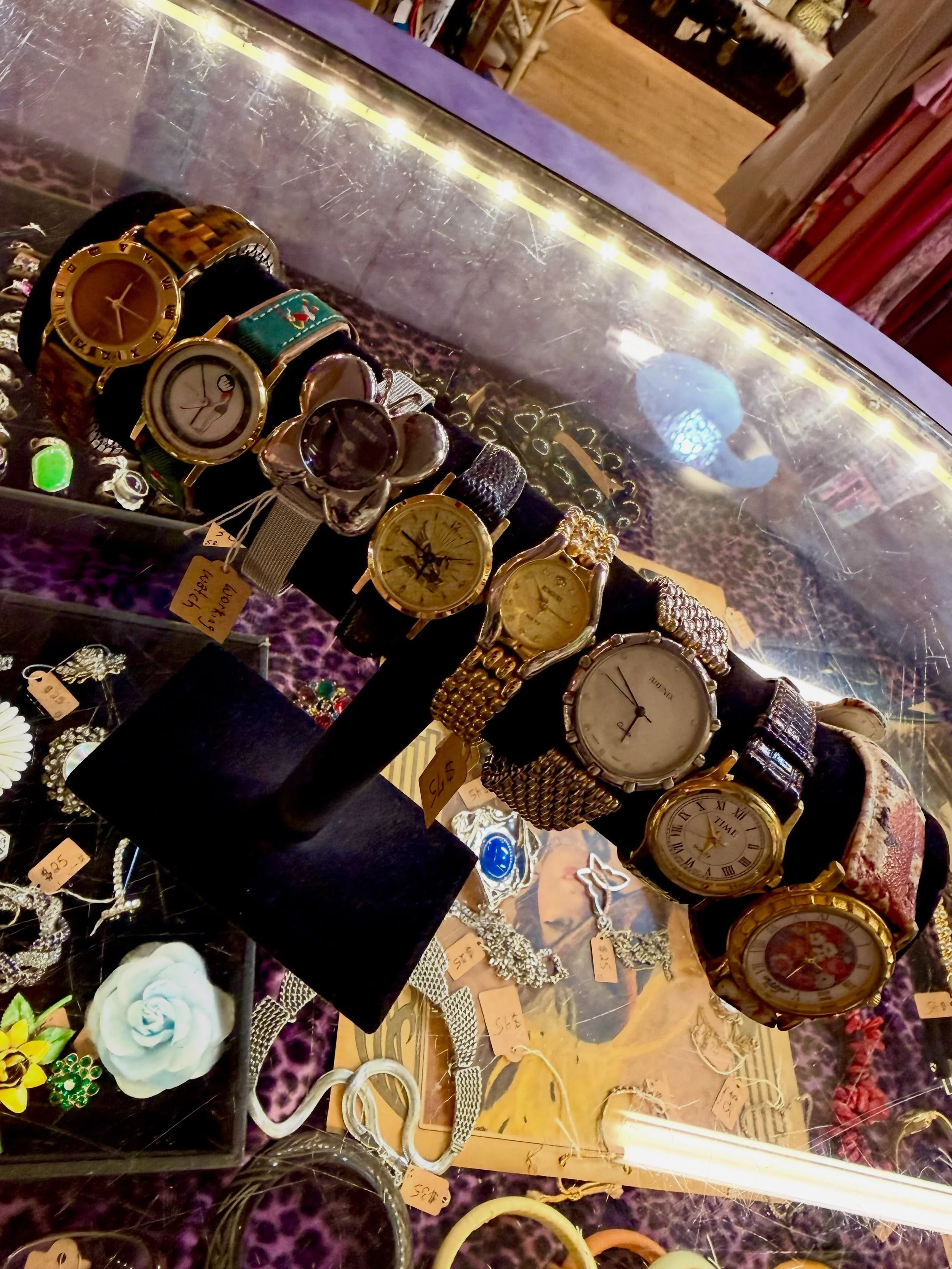 Little trinkets and treasures from @snootieseconds