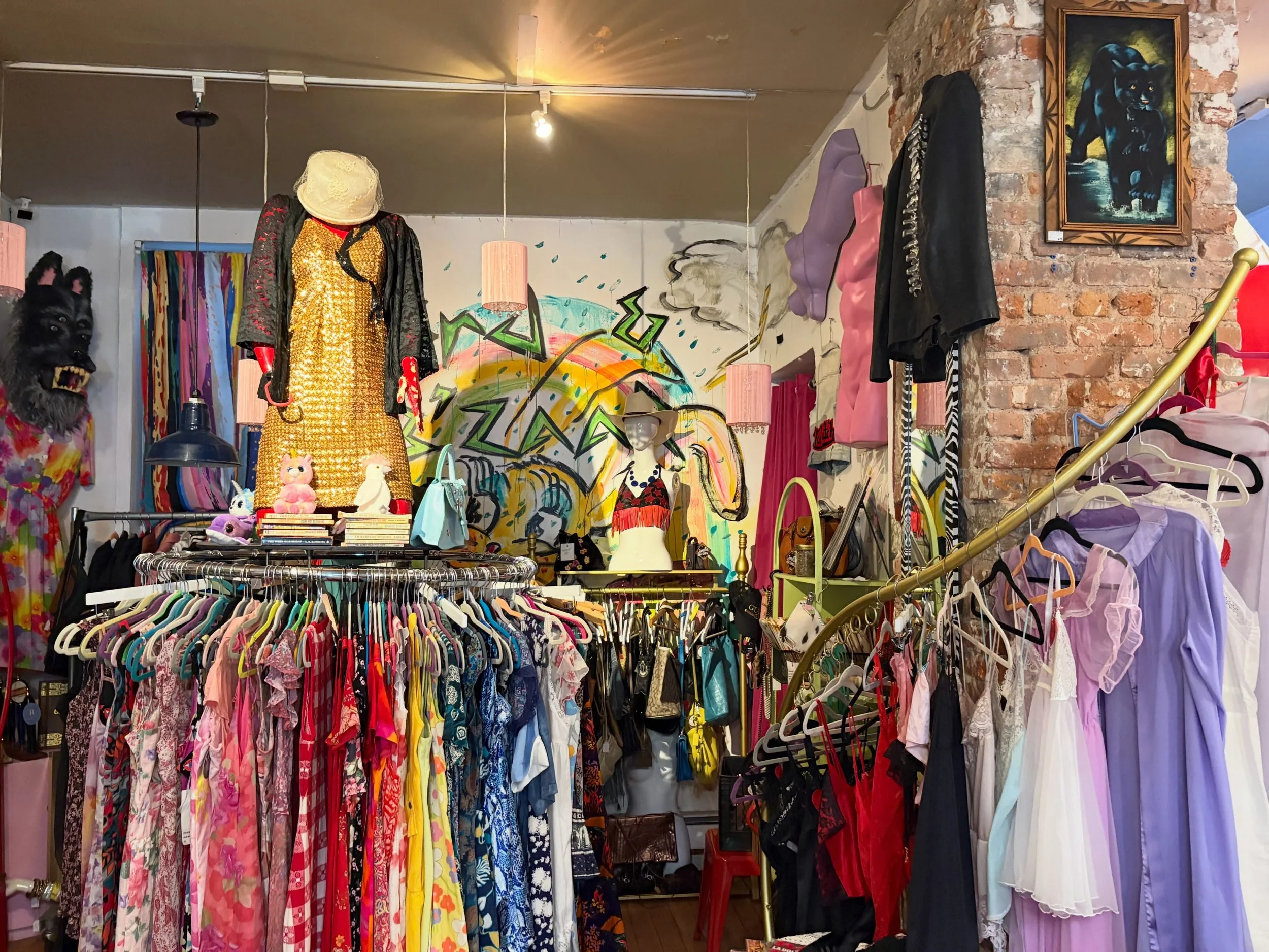 A little something for everyone @3rdandbzaar 
Come shop Wed-Fri &amp; keep your 👀 on our website &amp; social media for special openings &amp; events ⚡️

Current Vendors:
@evvintagecollective 
@glamphantom 
@hogtimevintage 
@jiuscrochetcorner 
@ludl