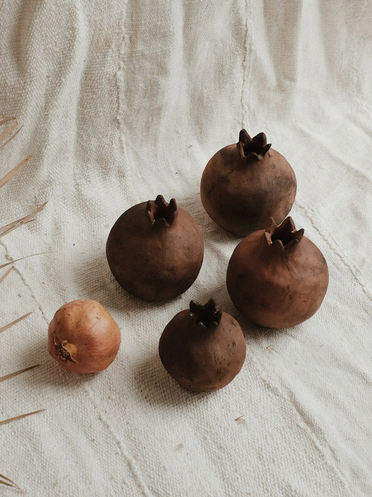 Linda-Pappa-Pomegranate-Vase-04-s.jpg