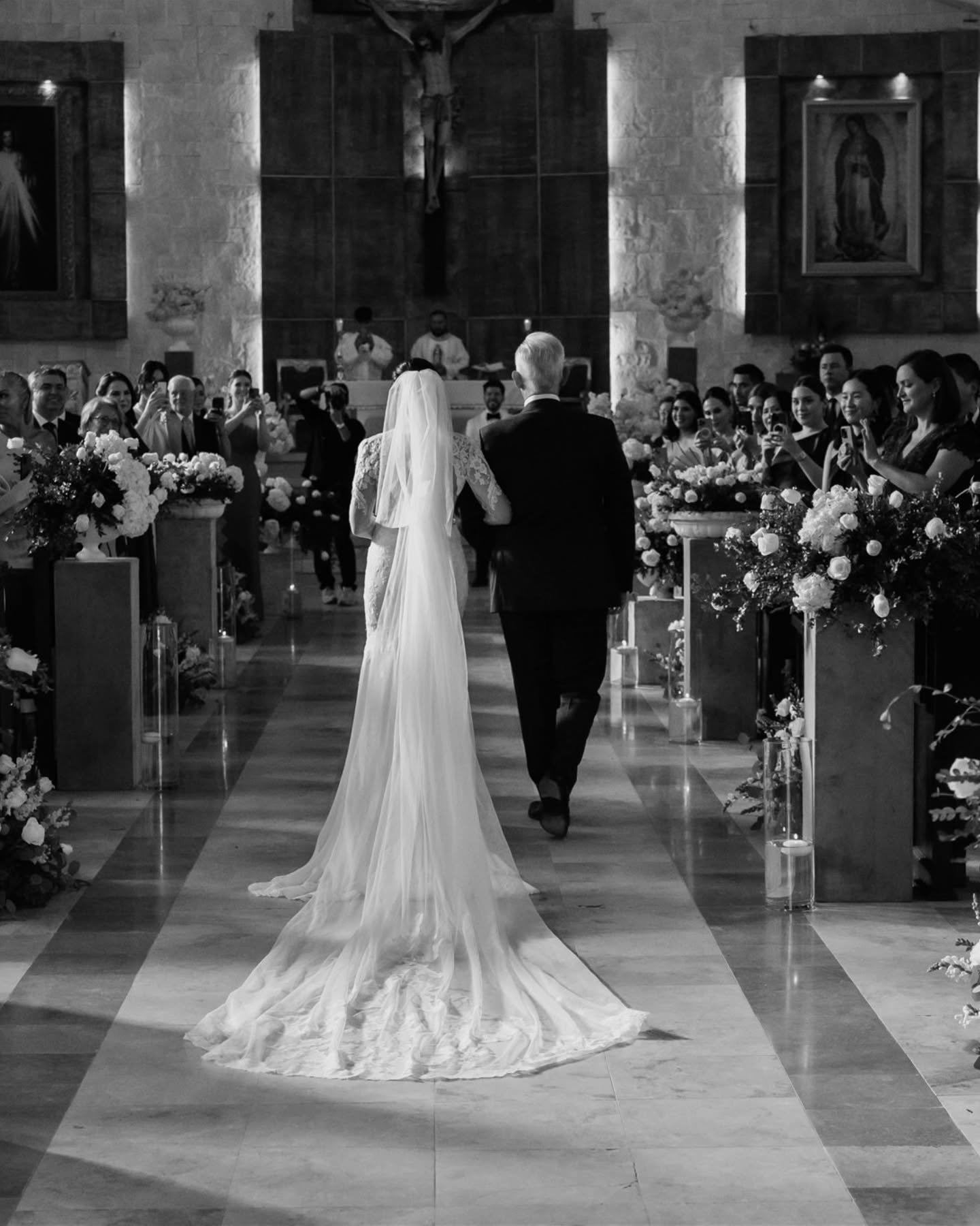Some photos from a Catholic wedding ceremony ✝️

I was raised Catholic since birth, and religion has undoubtedly shaped my life and the way I live my spirituality.

Something I truly enjoy about Mexican weddings is that natural connection to the Cath