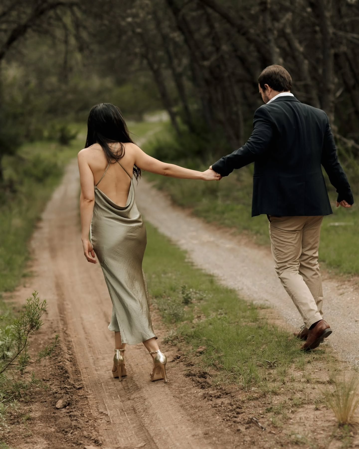 Disconnect to connect. I love it when couples ask me to do a casual photoshoot in nature, away from the hustle and bustle of the city. It's definitely an intimate space where we can better connect, enjoy the present, and be with family without distra