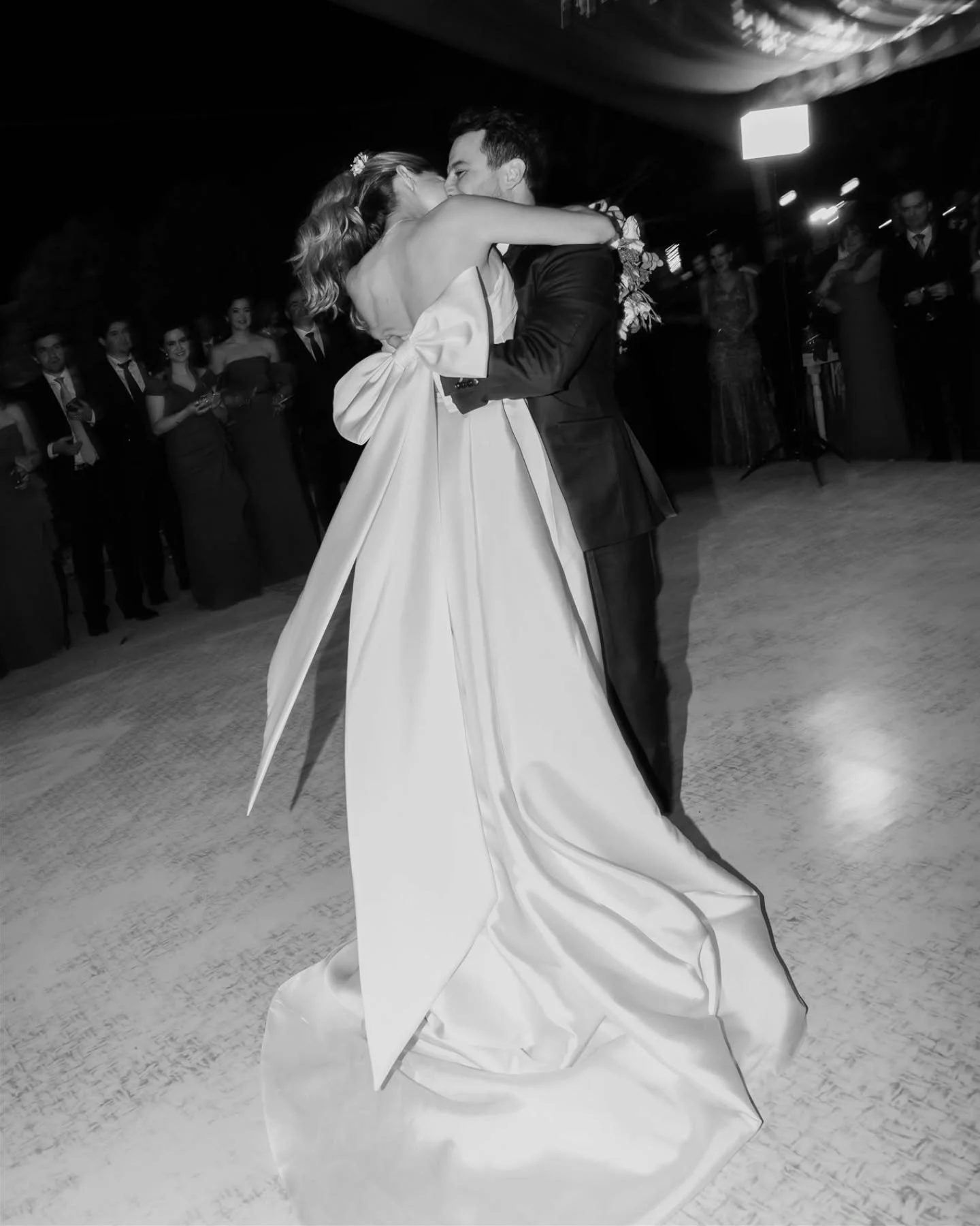 When memory fails, photographs help us recall details and emotions from past events. They are the book of our own history, recounting our lives, narrating what we feel, and allowing us to reconnect with the people we love.

When distance keeps us apa