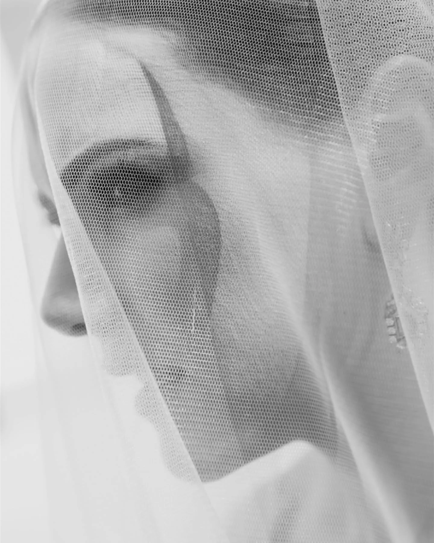 A few days ago, while talking with Luc&iacute;a, she told me that on her wedding day she felt sad because she lost the pendant with the photo of her grandmother, who had passed away a few months earlier, and that she had lost it sometime before the c