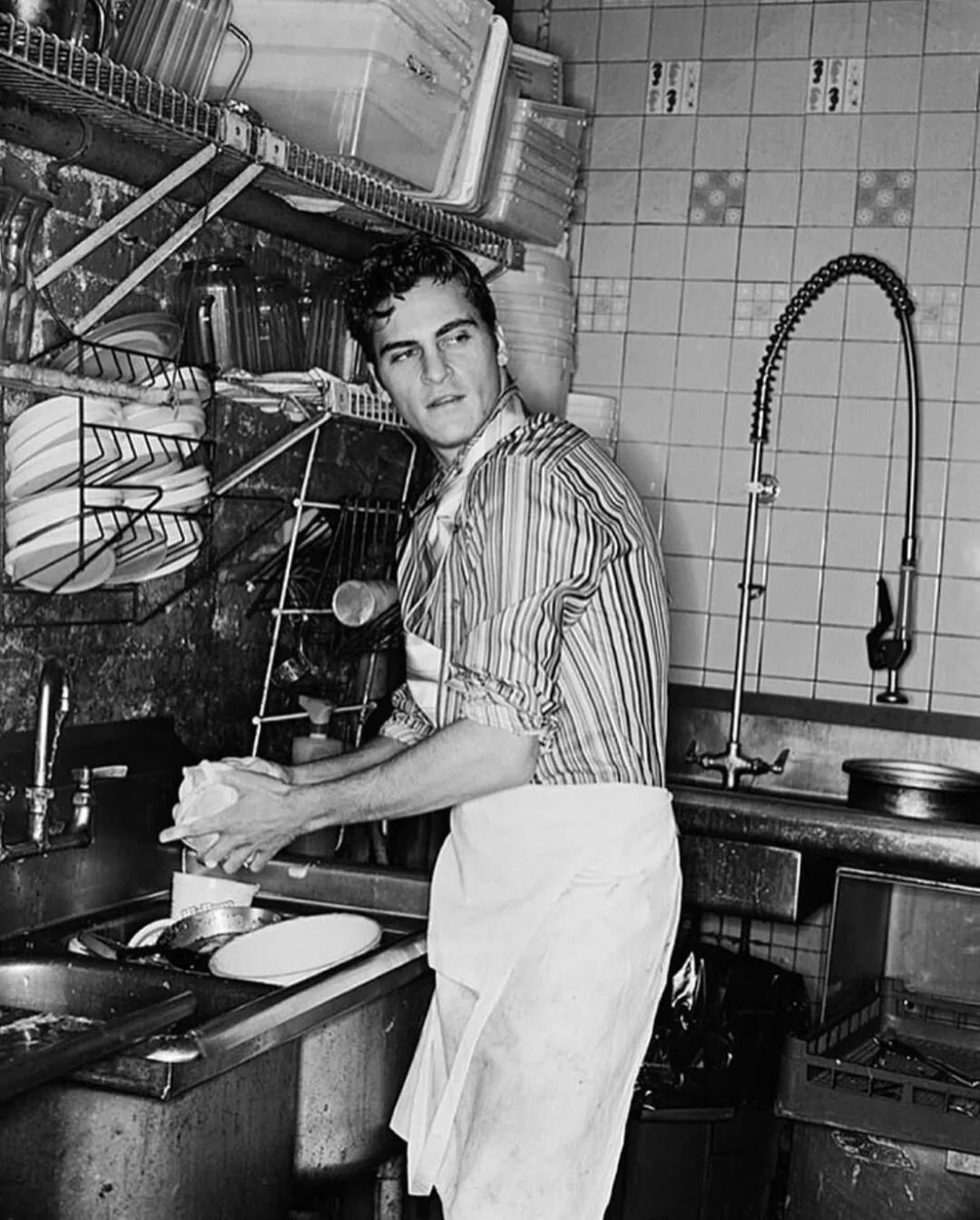 Currently looking for part or full time dishwashers . Competitive wage and flexible hours . It was glamorous enough for Joaquin Phoenix. 🤷🏻&zwj;♂️
#gocva #mastothemountain  #charactorbuilding 
#funworkenvironment  #freedinner