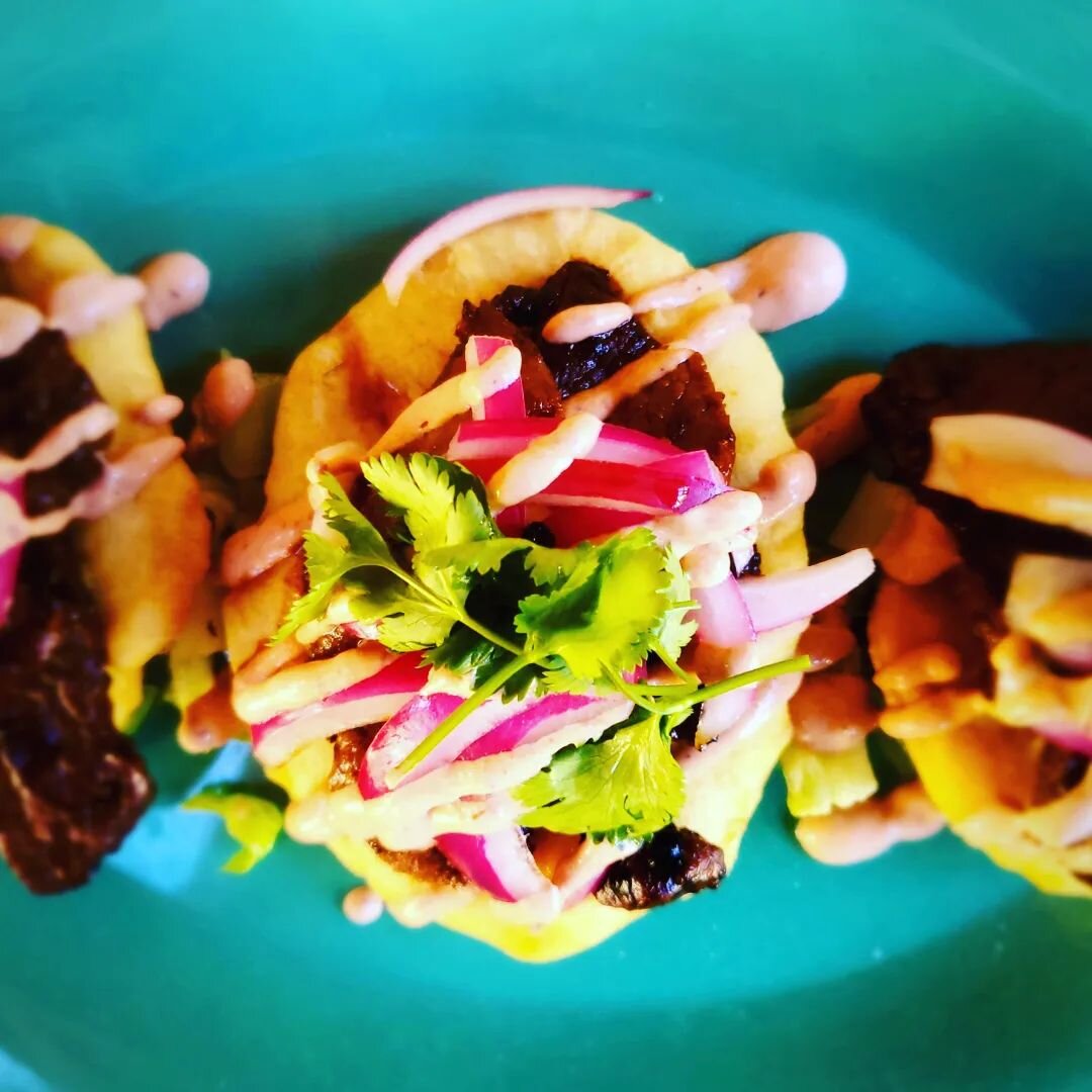 Navajo fry  bread topped with marinated steak , pickled red onion &amp; cilantro.  Drizzled with a chipotle, tomato, black bean crema . 4-9pm tonight!
#nomnomnomnom  #steak  #offseason