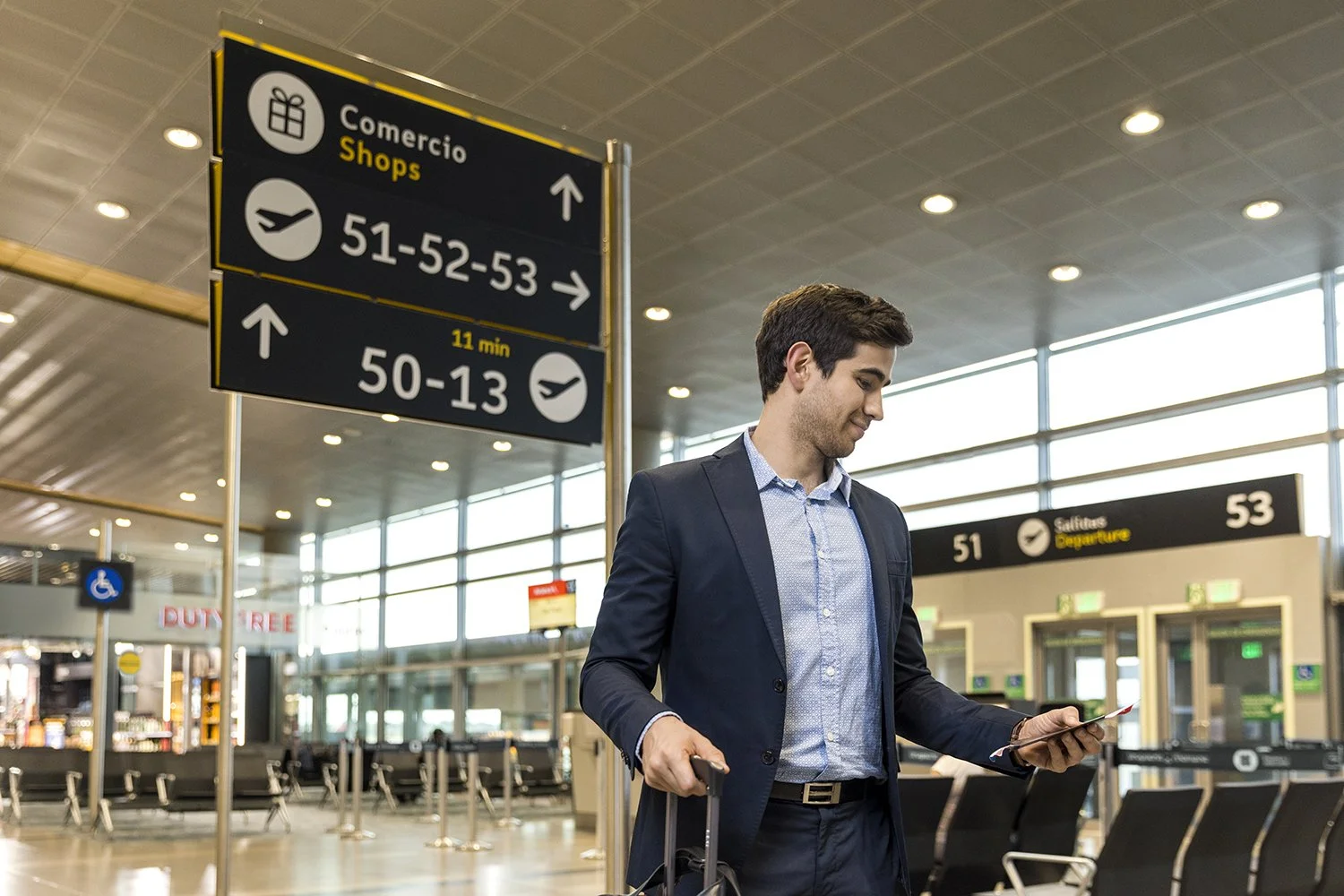2022_12_18_GETTYIMAGES_BANCOLOMBIA_AIRPORT_PICTURE12_6860 copy.jpg
