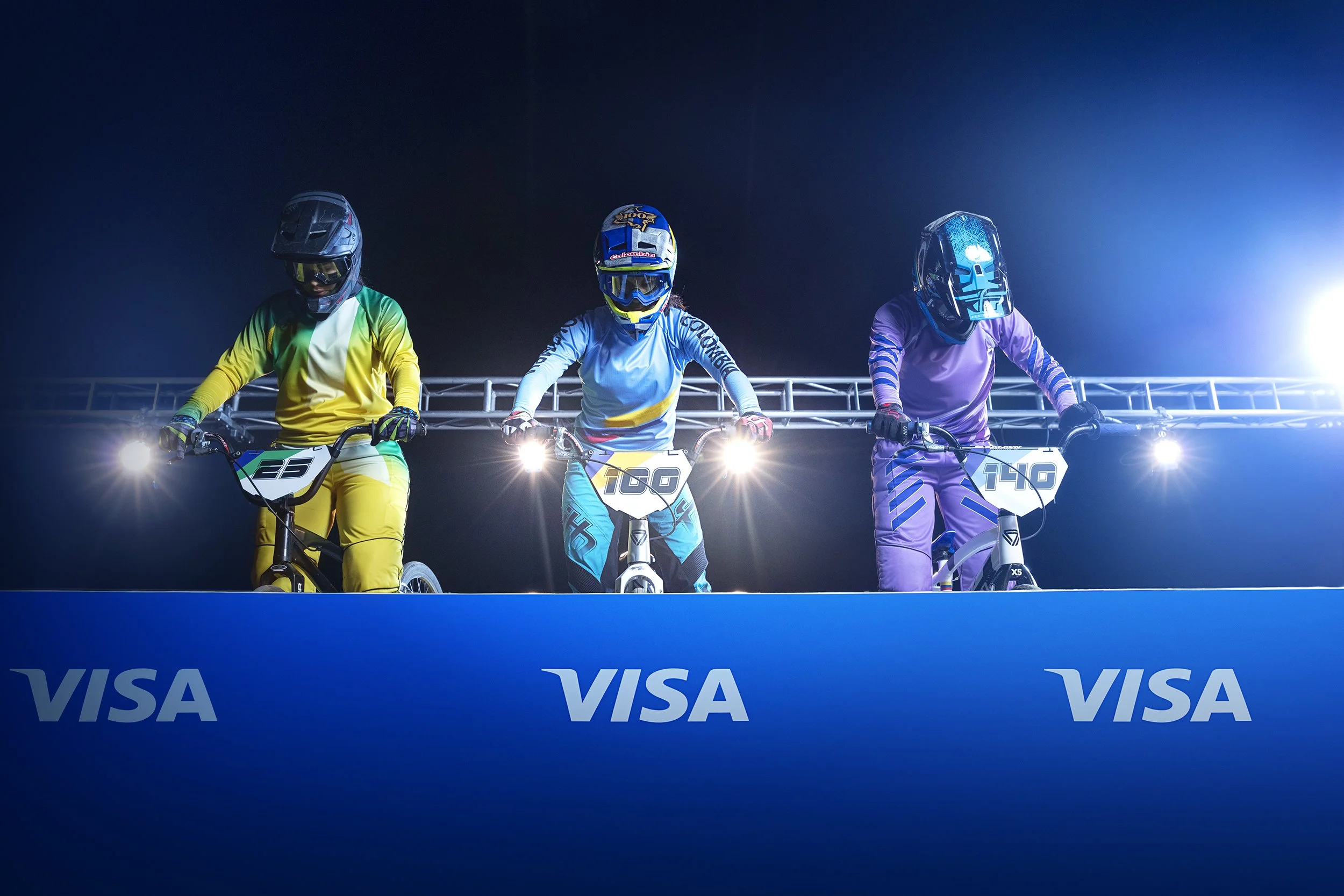 VISA322060-1.jpg