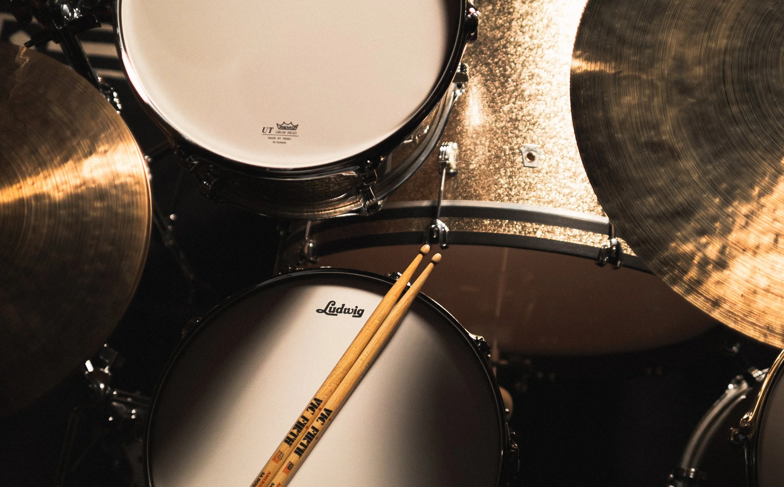 LN34433TXS1 Ludwig Neusonic Titanium Probeat Lifestyle4.jpg