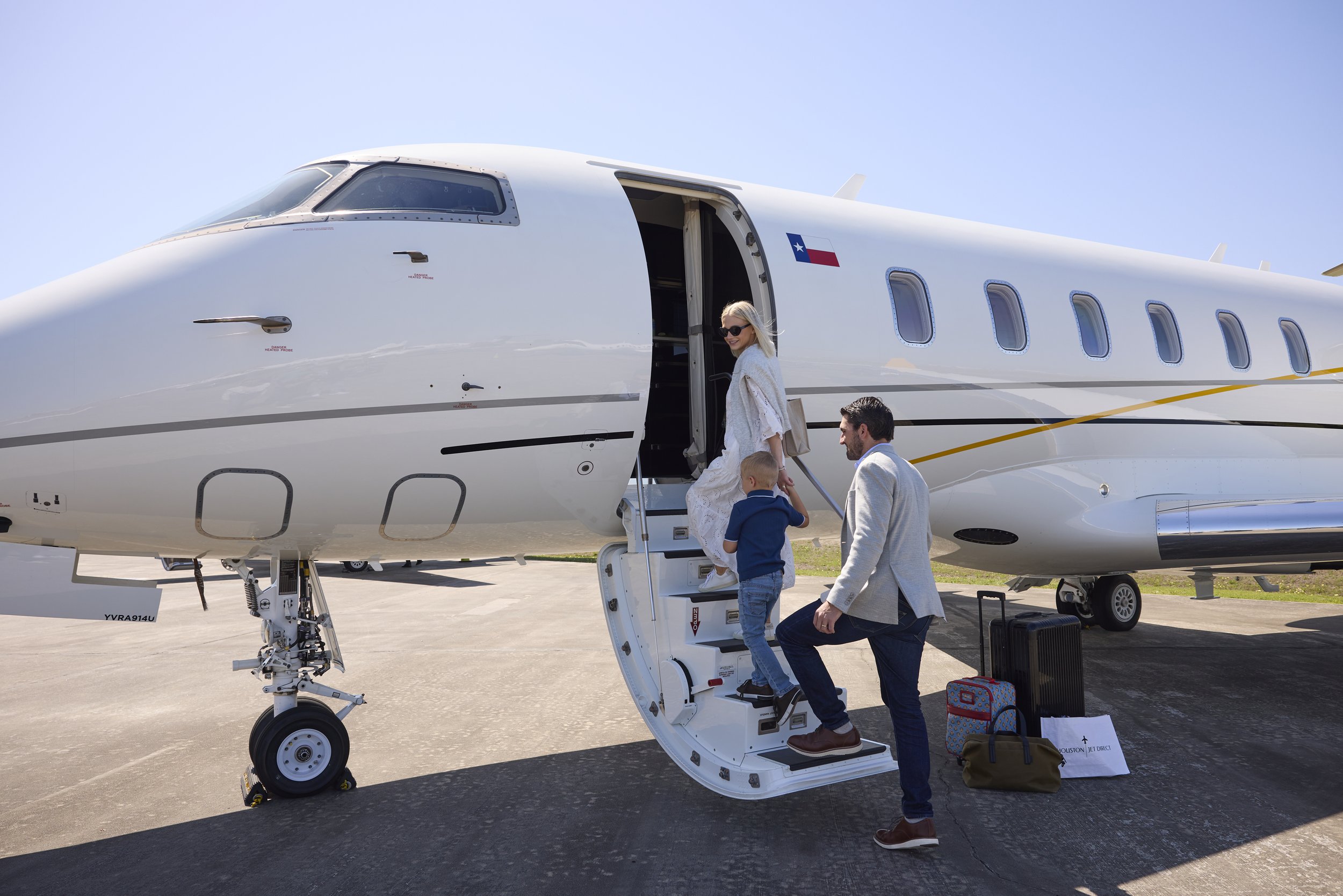 05_First_Family_Outside_Jet_337.jpg