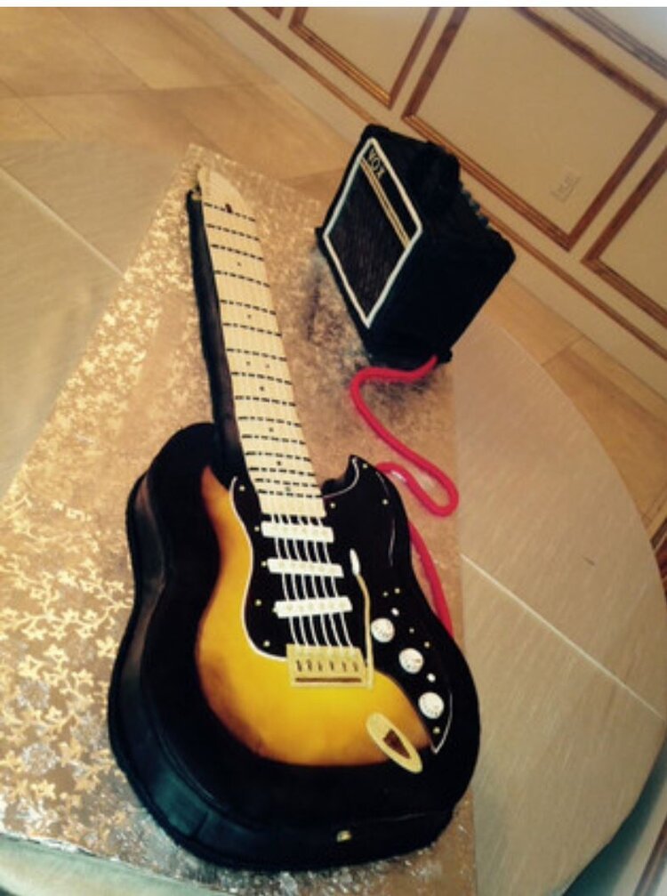  creative grooms cake looks like a guitar 