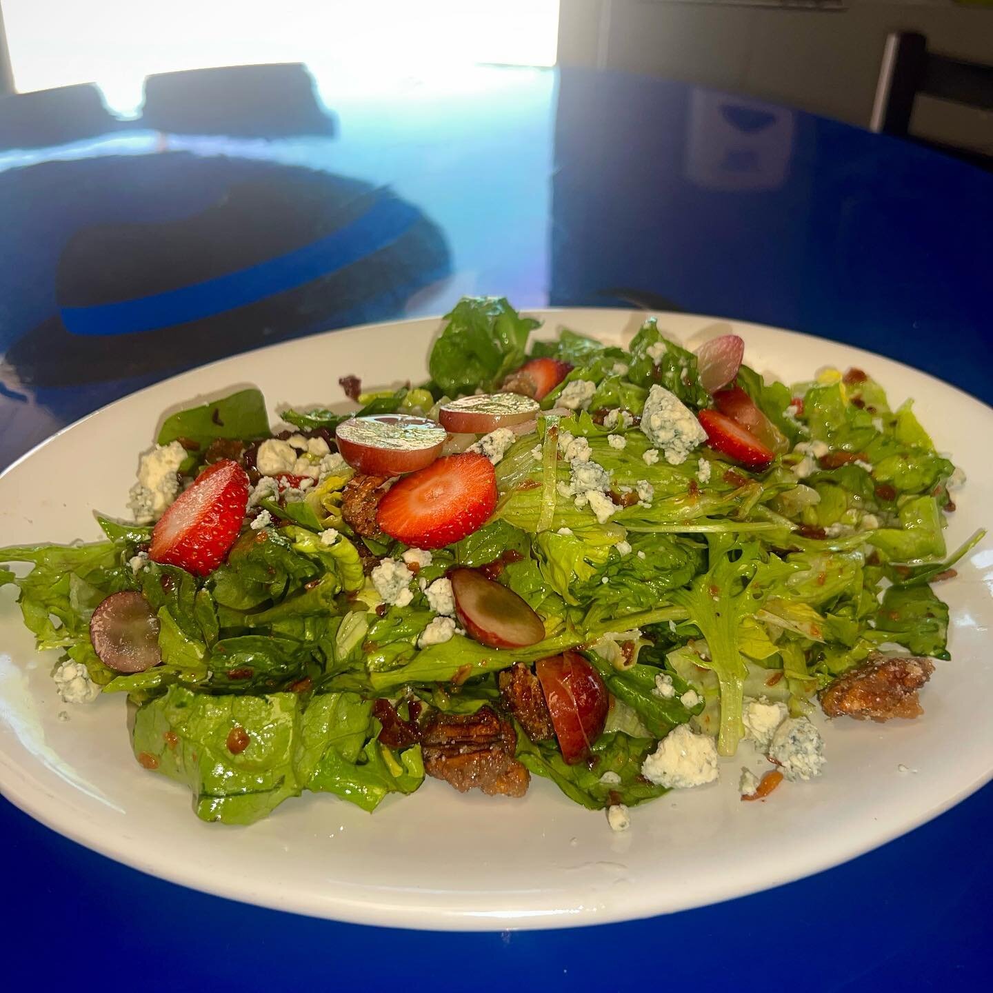 🚨 BUB&rsquo;S SUMMER SALAD 🚨

NEW ITEM! Spring Mix, Crumbled Bacon, Strawberries, Grapes, Candied Pecans, Blue Cheese Crumbles, and House Made Sweet &amp; Sour Dressing! 😎

Full Size Only!

📍 3501 Teays Valley Road, Hurricane 
💻 Order online - b