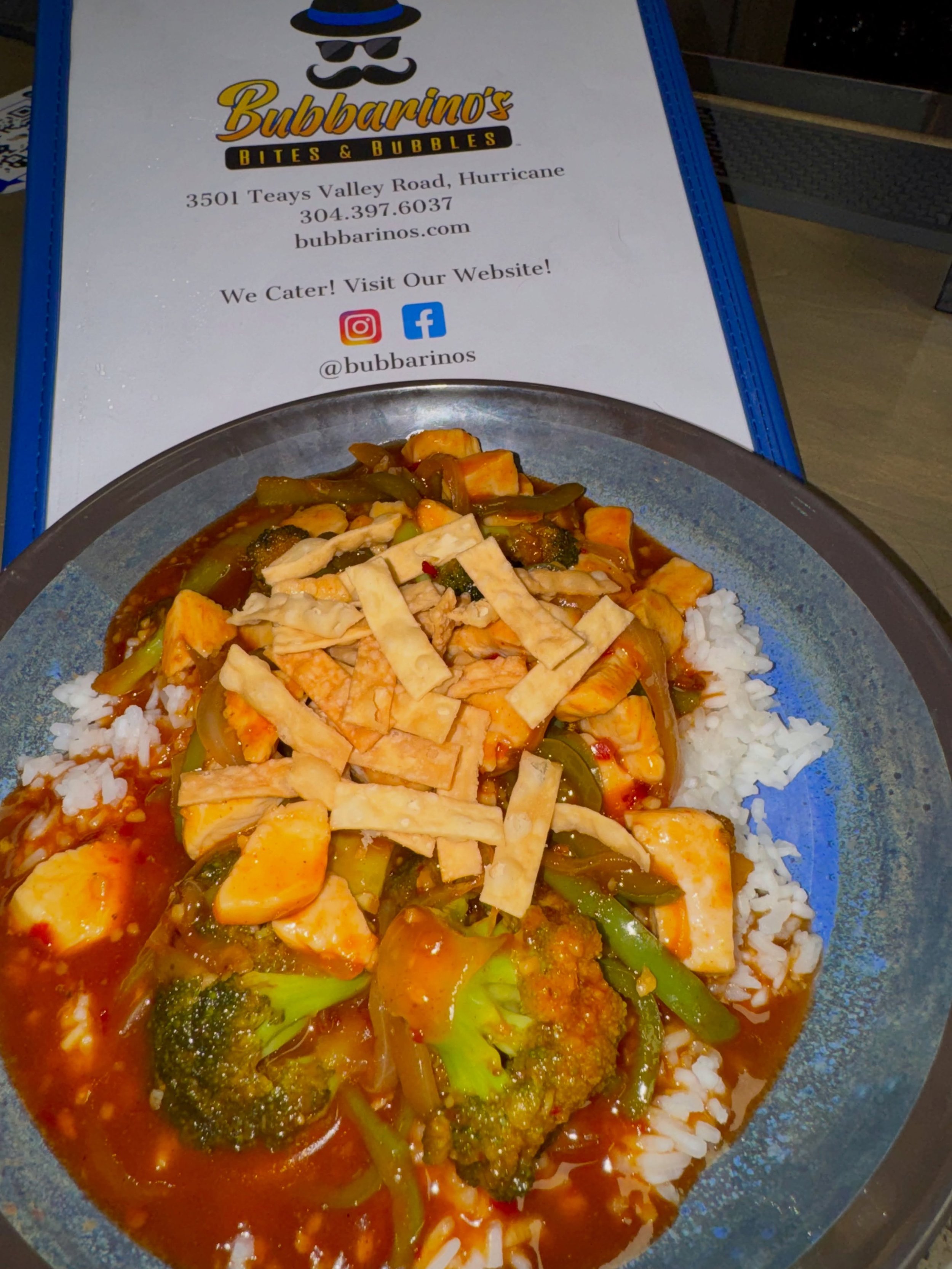 🔥 Spicy Chicken Bowl | $11 🔥

Saut&eacute;ed Broccoli, Green Peppers, &amp; Onions with Spicy Asian Sauce, Grilled Chicken, White Rice, &amp; Wonton Strips. 😎

This is SPICY! 🌶️

Available for a limited time! Dine-in only.

📍 3501 Teays Valley R