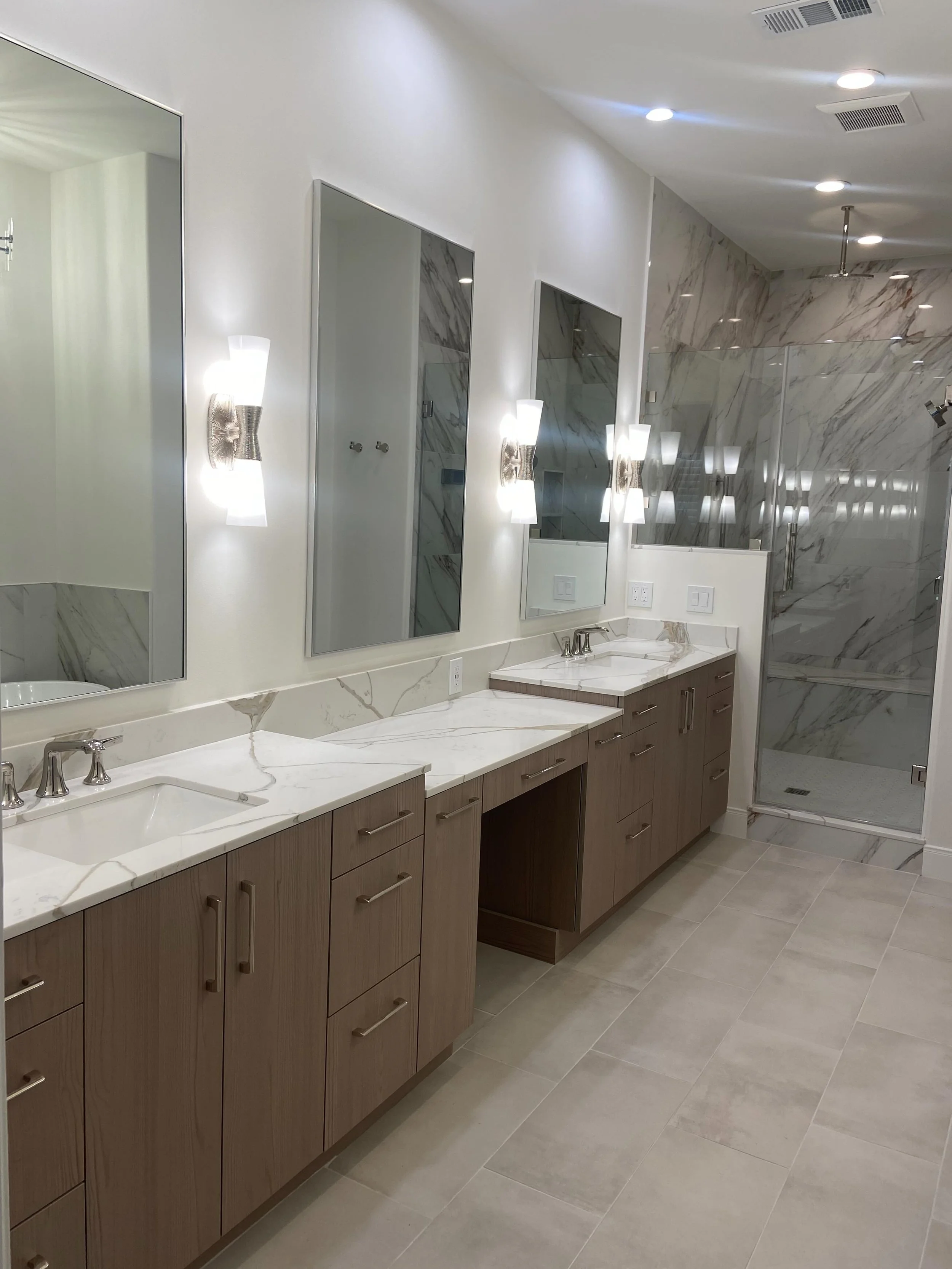 A beautiful bathroom remodel can completely transform the feeling of a home. From the finishes to the final details, every element was thoughtfully selected to create a space that feels timeless, functional, and relaxing. So happy to see this vision 