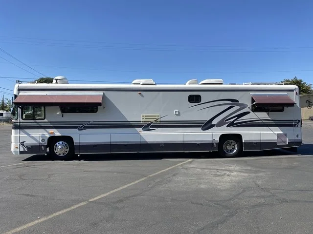 1999 Foretravel U320 40' 