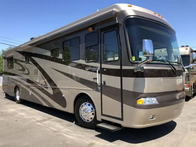 2004 Monaco Windsor 38' PBDD