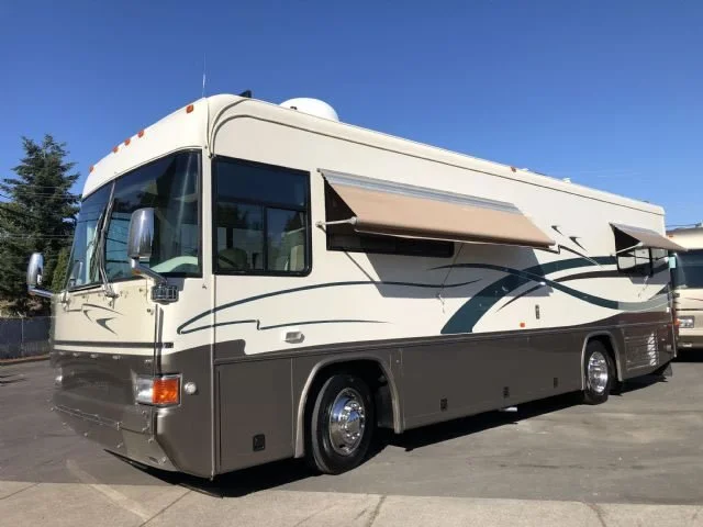 1999 Country Coach Allure 32' Armitage
