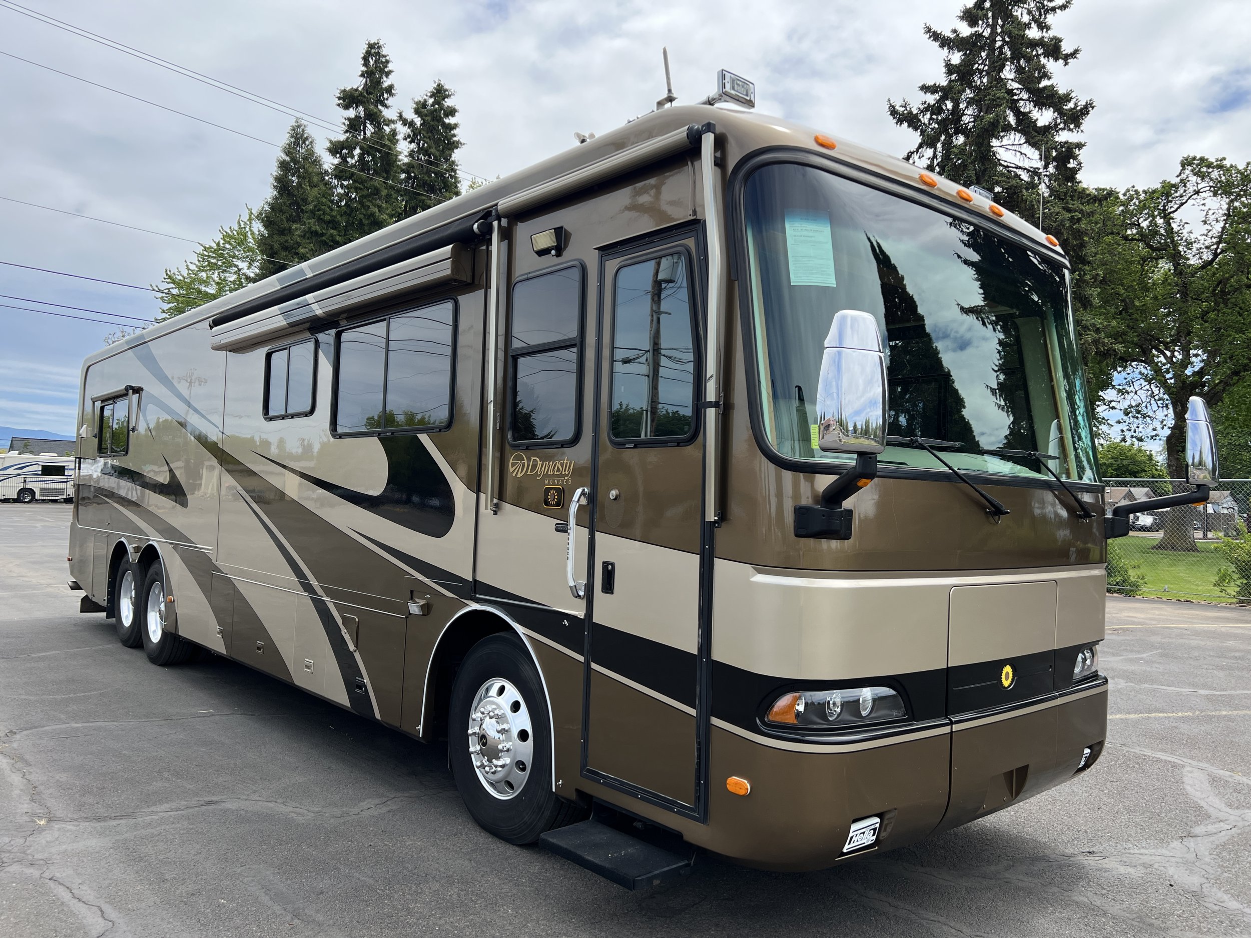 2002 Monaco Dynasty EARL 38' With Tag Axle (RARE)