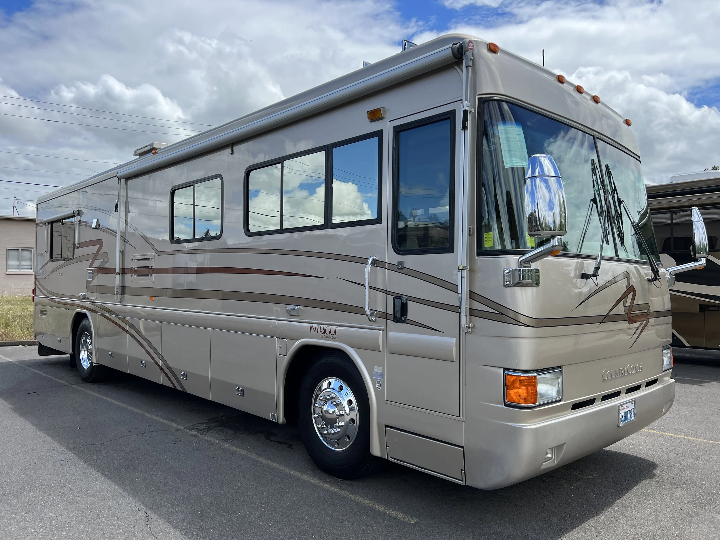 2002 36’ Country Coach Intrigue  "Evening Star"