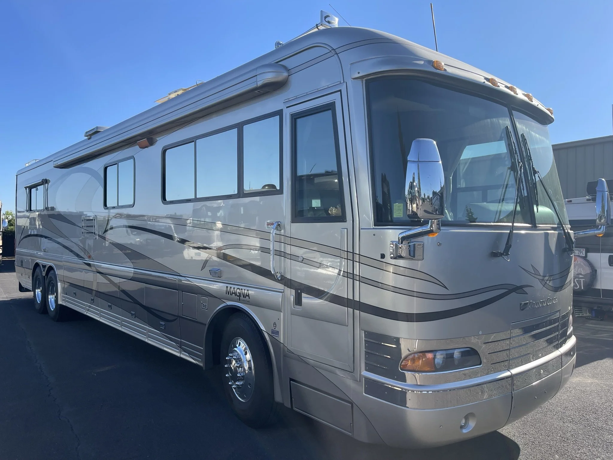 2003 42” Country Coach Magna - Resort