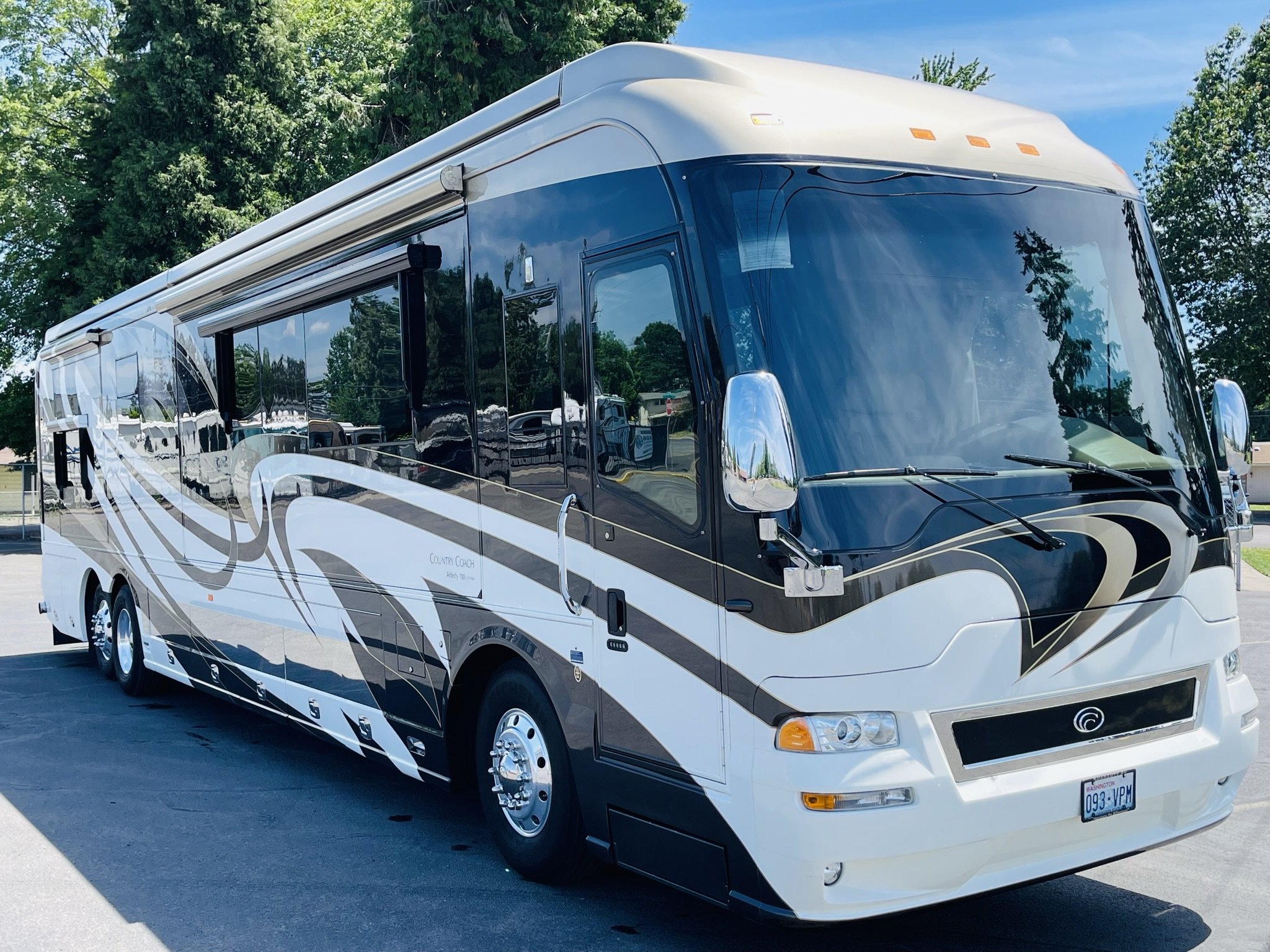 2007 COUNTRY COACH AFFINITY 700 CUSTOM STAG’S LEAP 45’ QUAD SLIDE