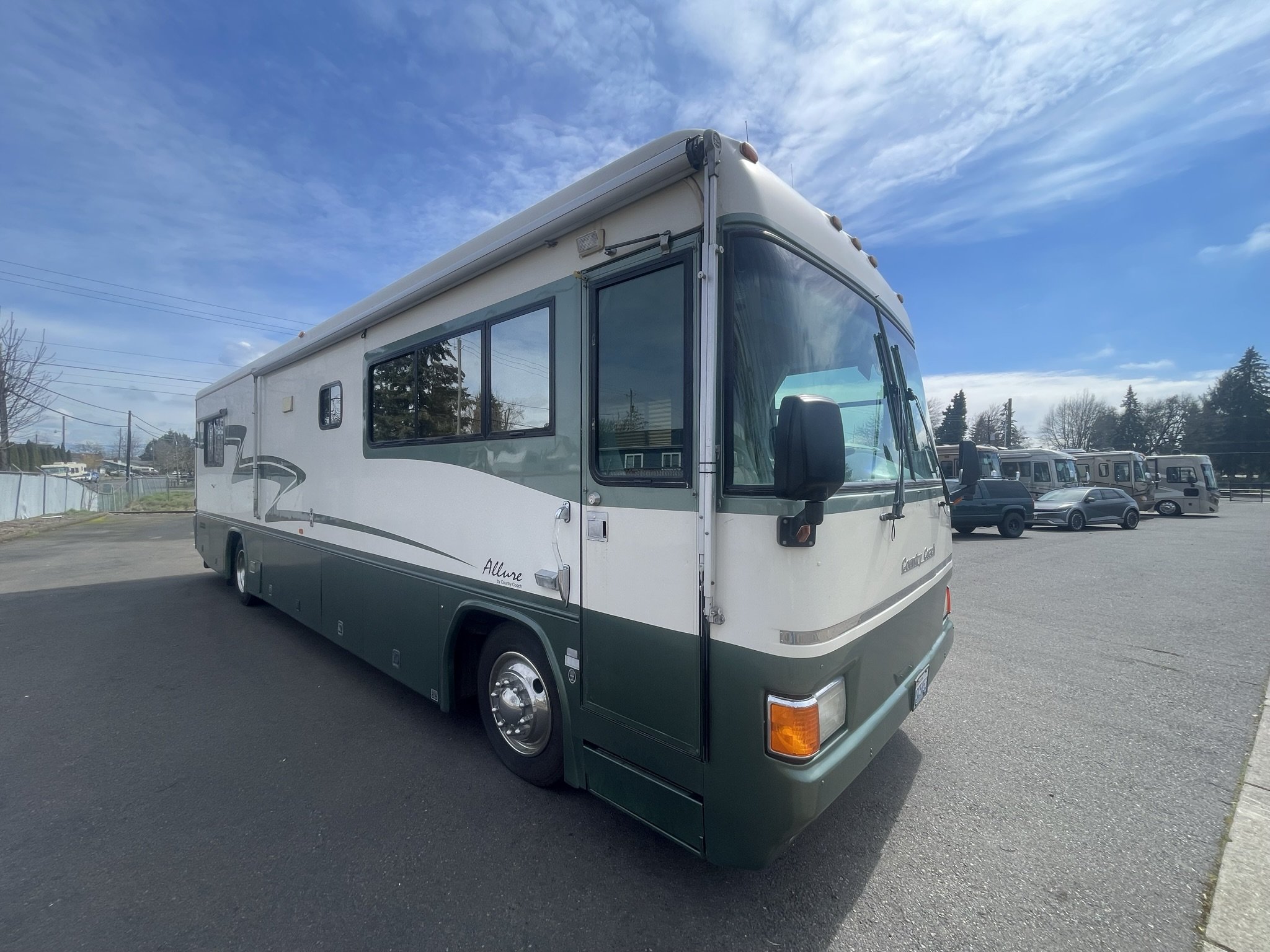1998 COUNTRY COACH 36' ALLURE "ROGUE"