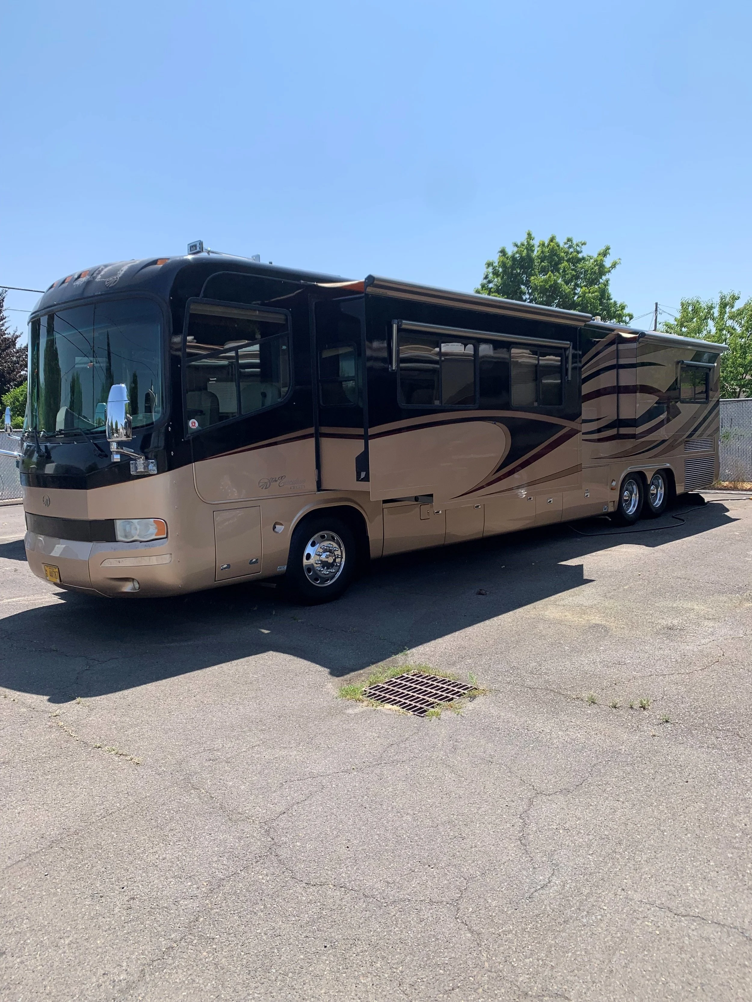 2006 MONACO EXECUTIVE 