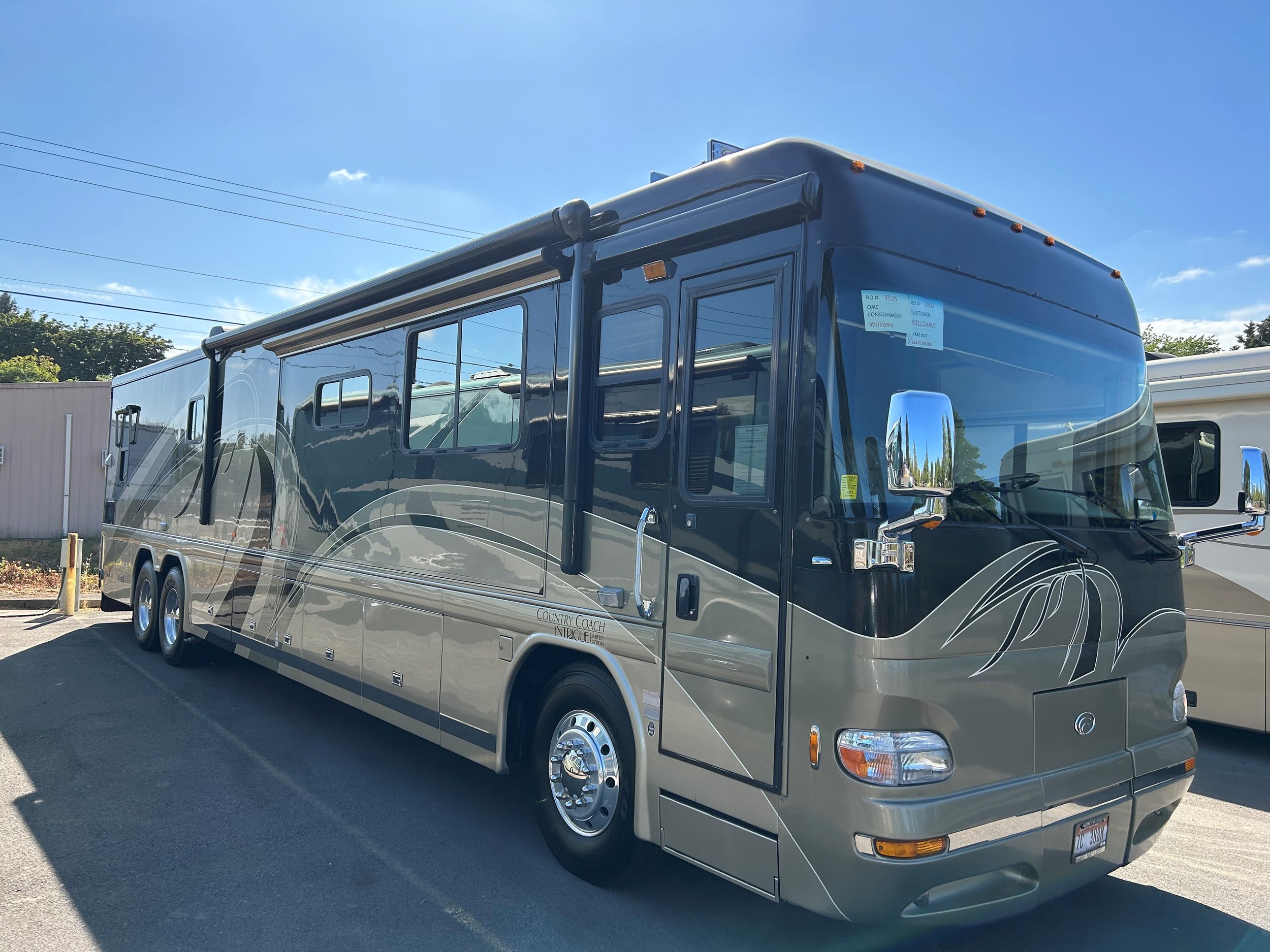 2005 COUNTRY COACH INTRIGUE 42'