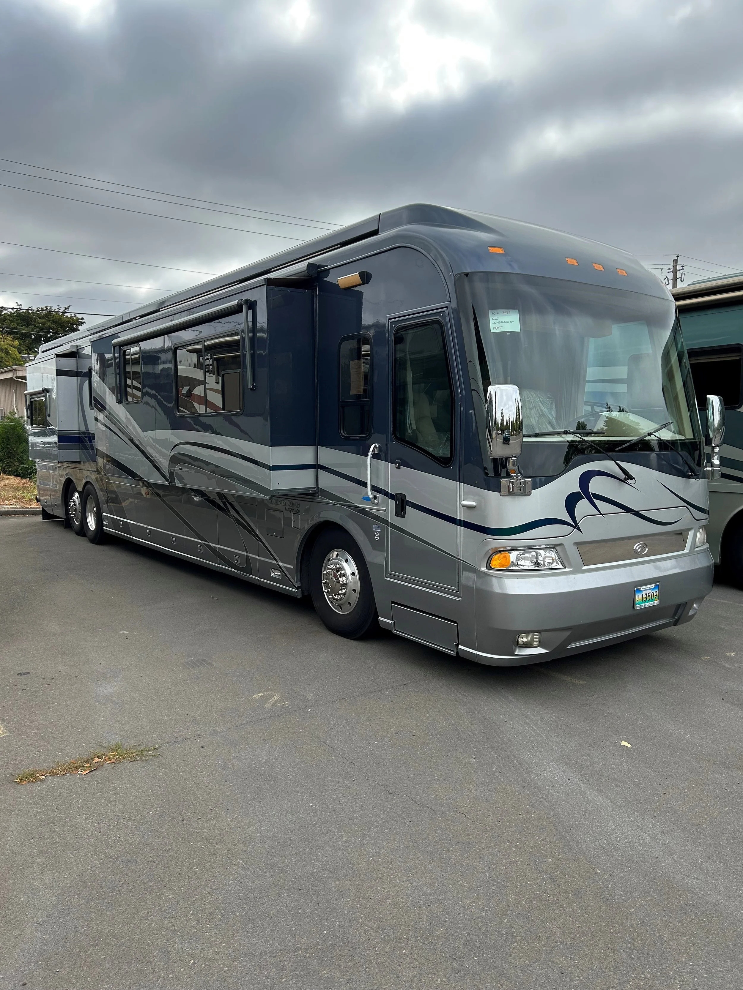2005 COUNTRY COACH MAGNA 45’