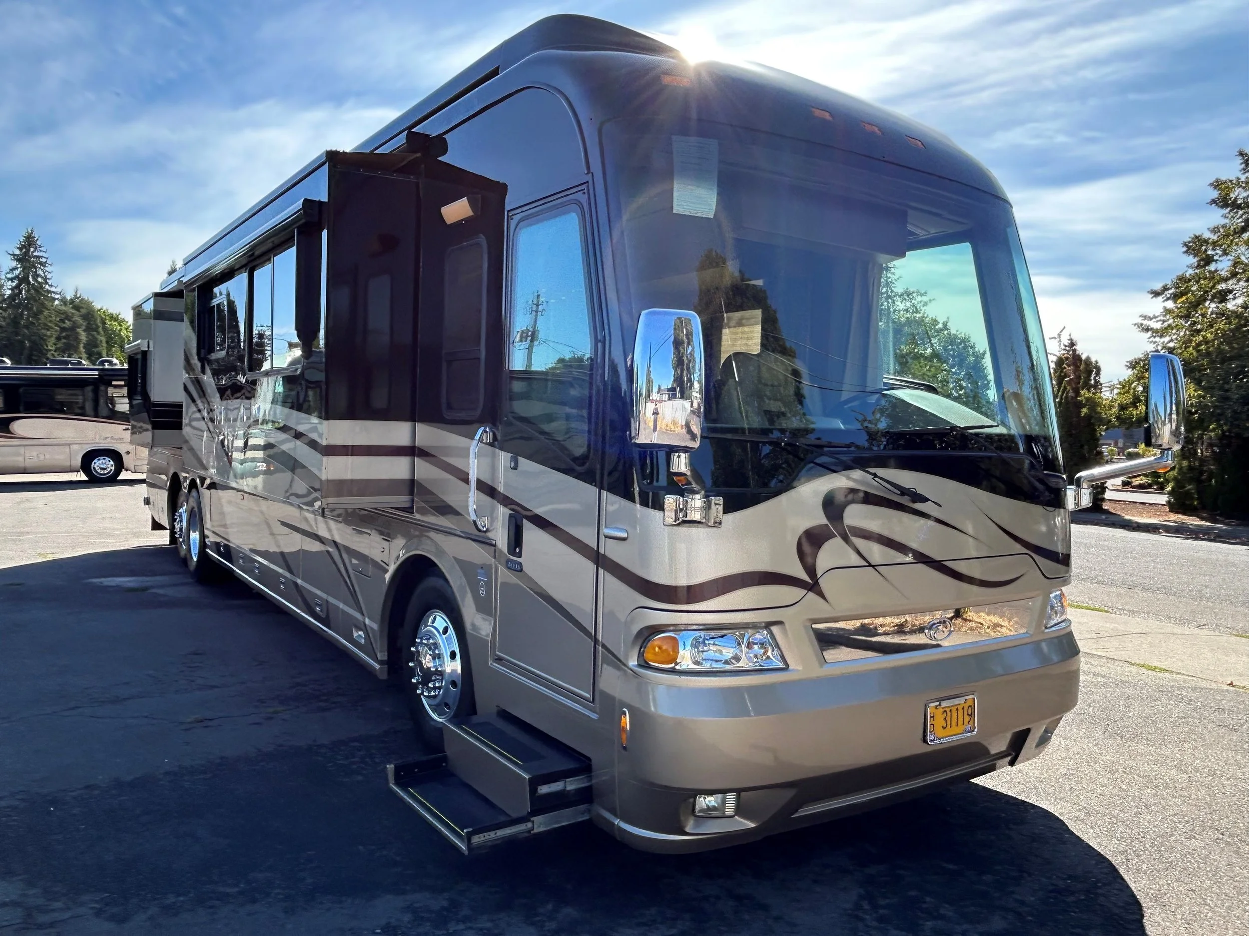 2005 COUNTRY COACH  MAGNA