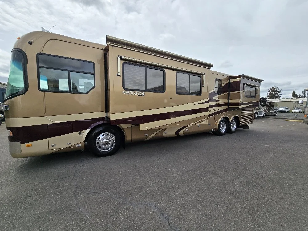 2005 HOLIDAY RAMBLER NAVIGATOR 40'