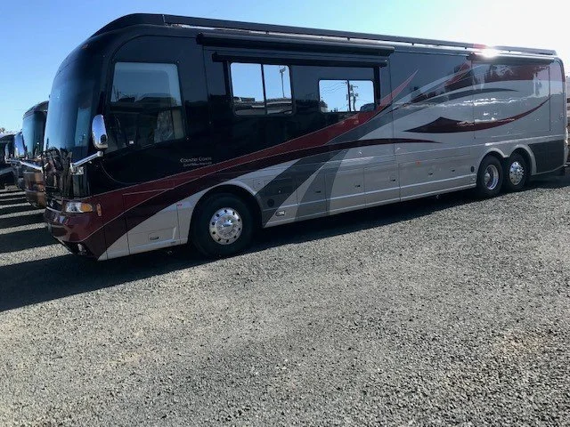 2008 COUNTRY COACH MAGNA 45'
