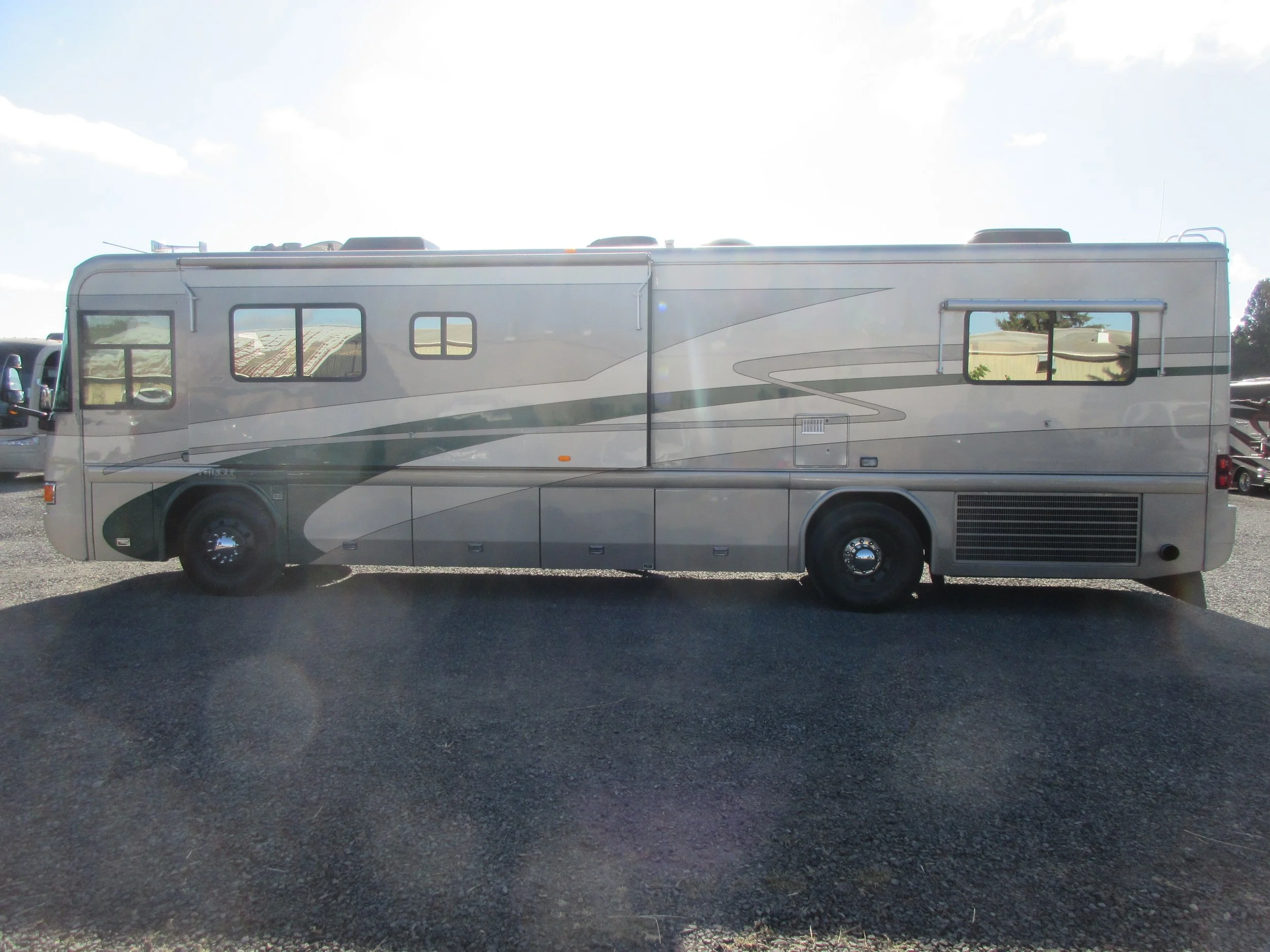 2002 COUNTRY COACH INTRIGUE 36'