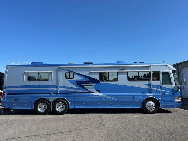 2002 COUNTRY COACH MAGNA 40'