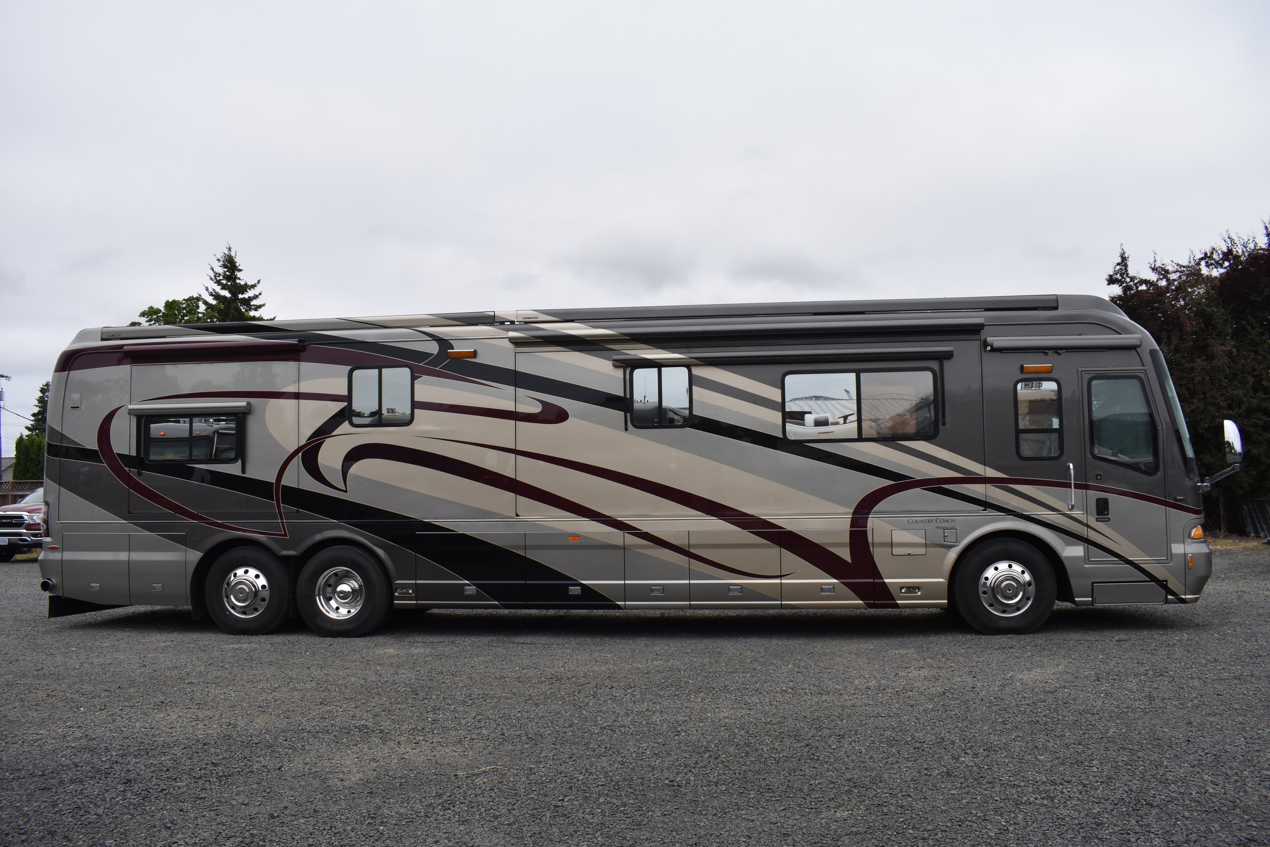 2006 COUNTRY COACH MAGNA 45'