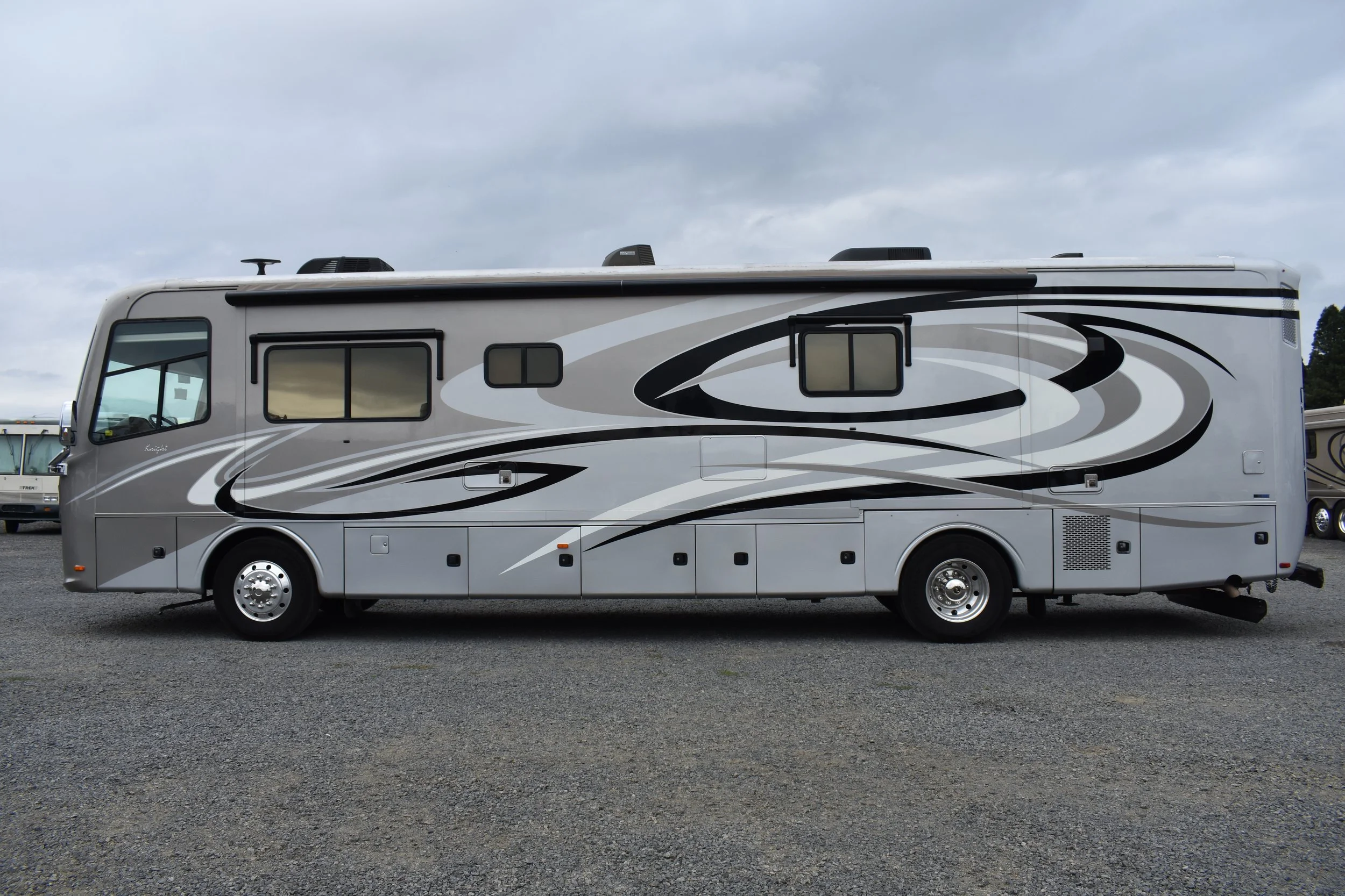 2013 MONACO KNIGHT 40'