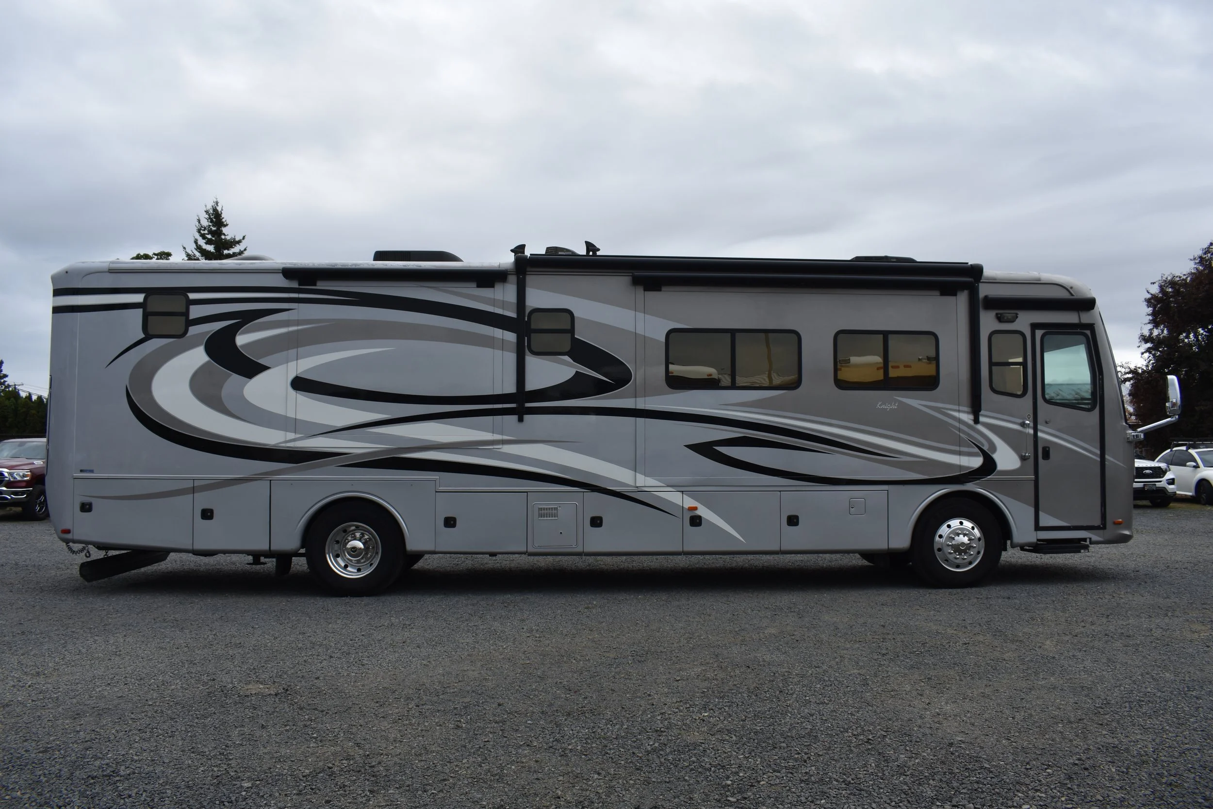 2013 MONACO KNIGHT 40'