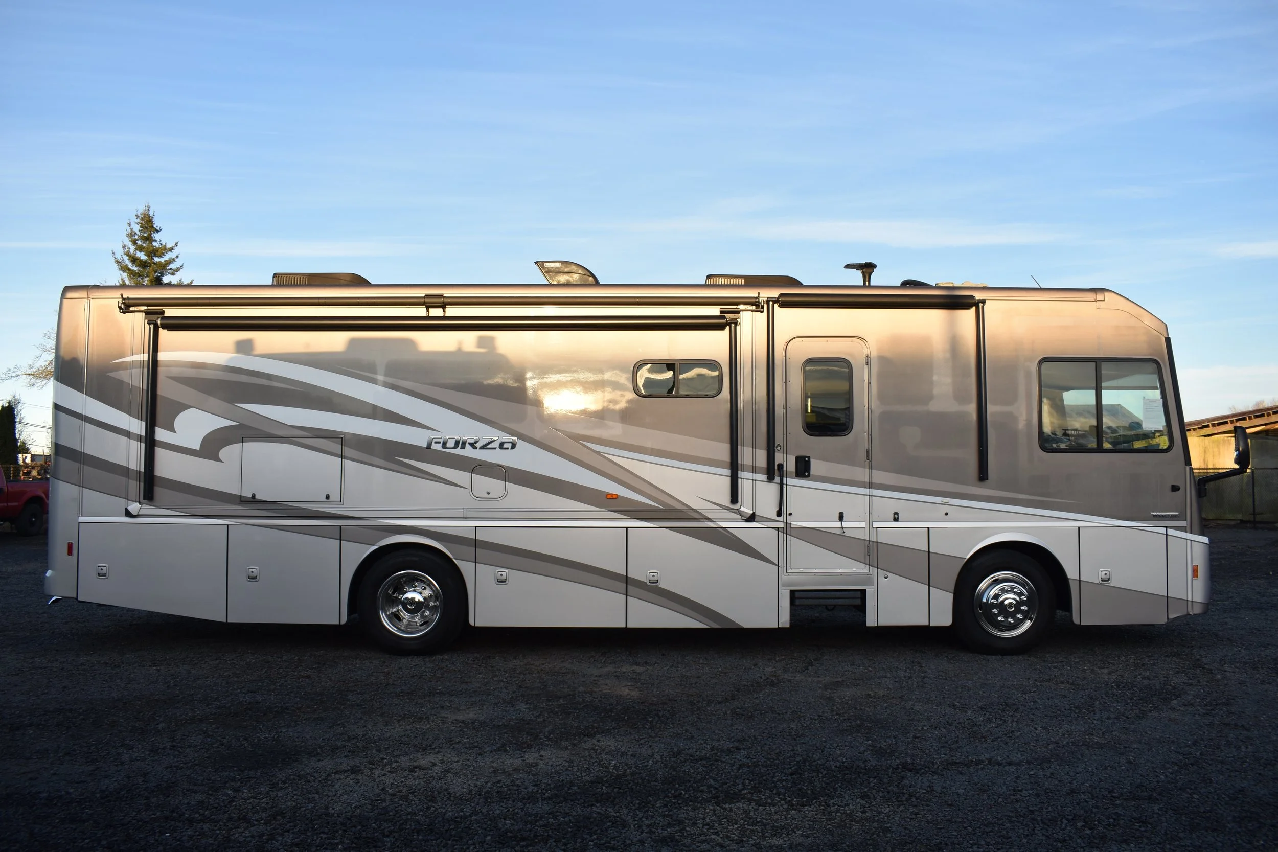 2016 WINNEBAGO FORZA 34'