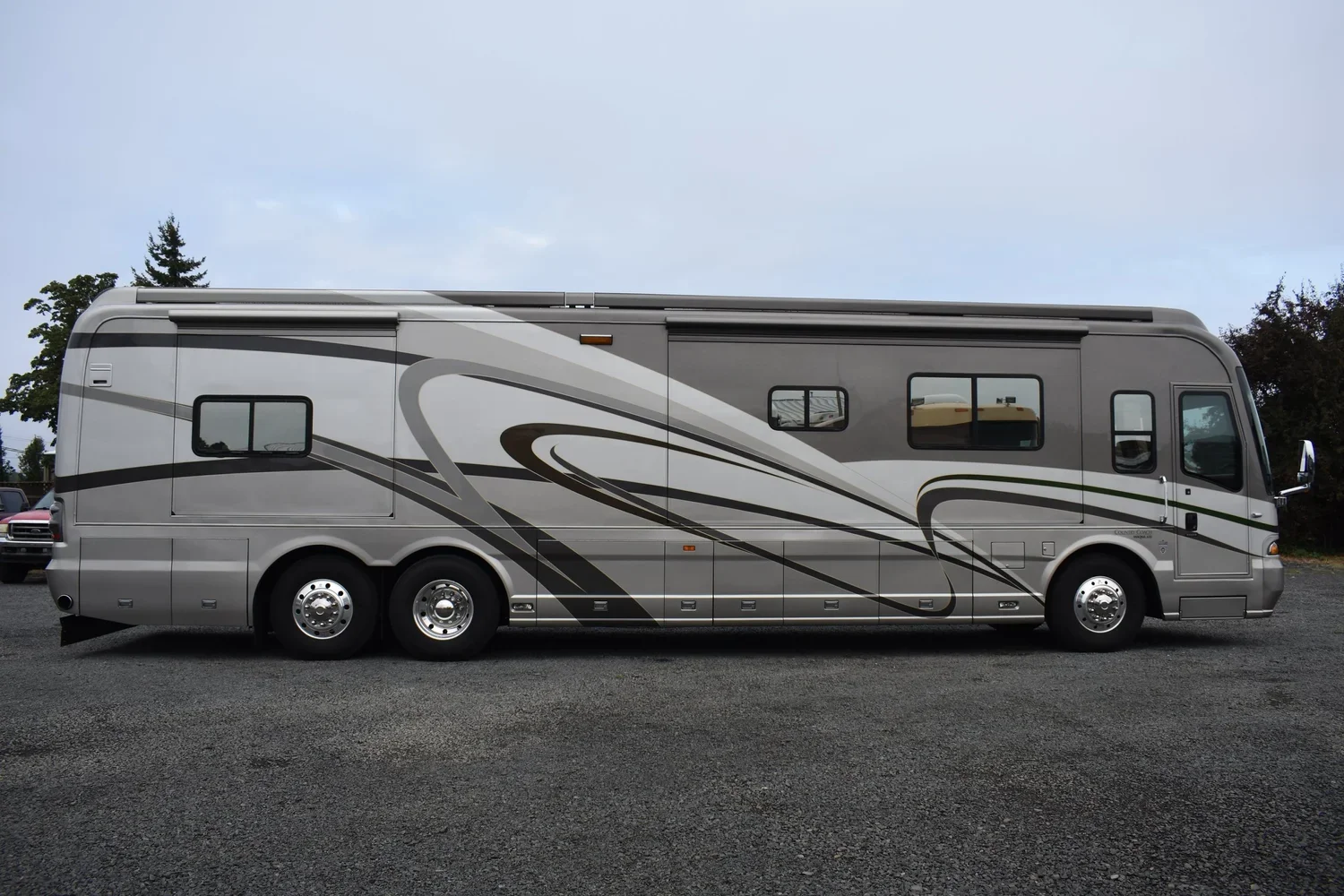 2005 COUNTRY COACH MAGNA 42'