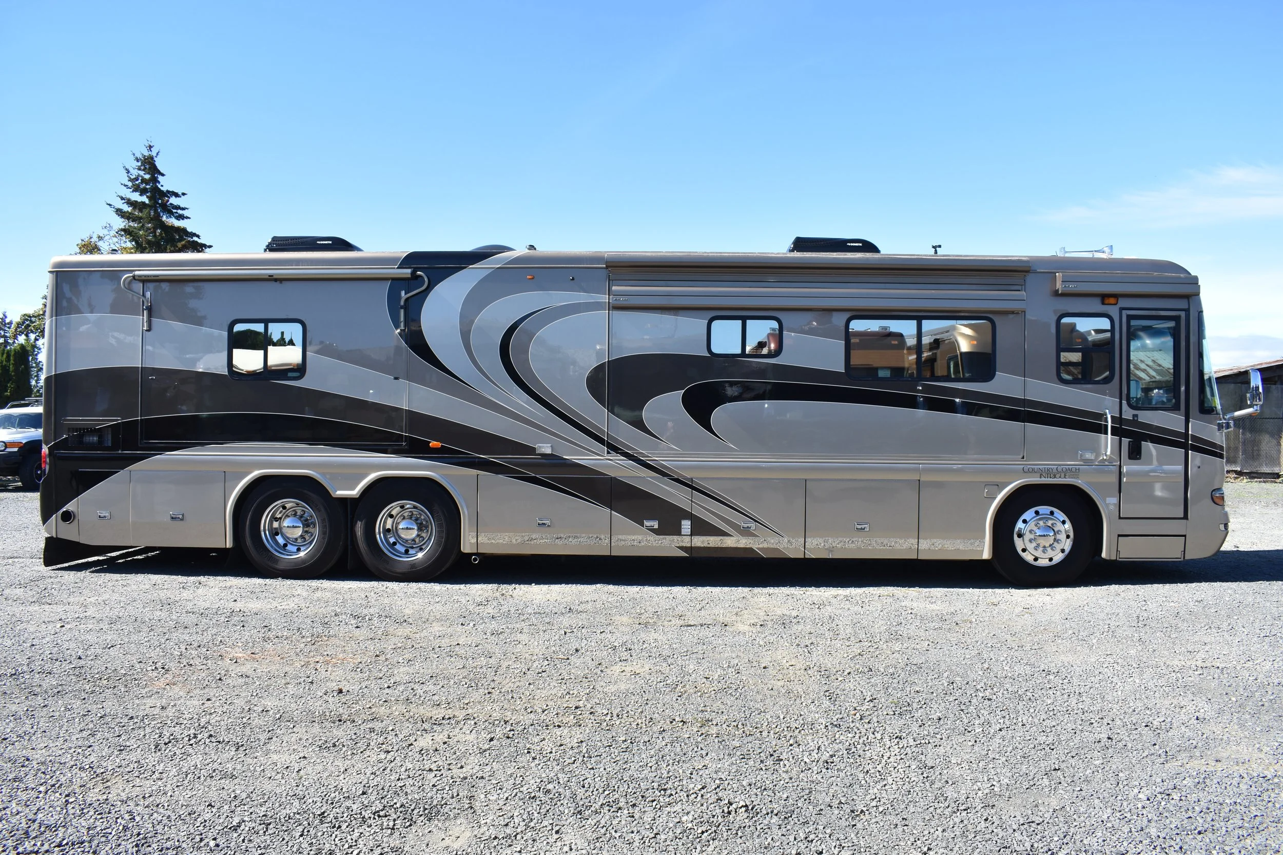 2005 COUNTRY COACH INTRIGUE 40'