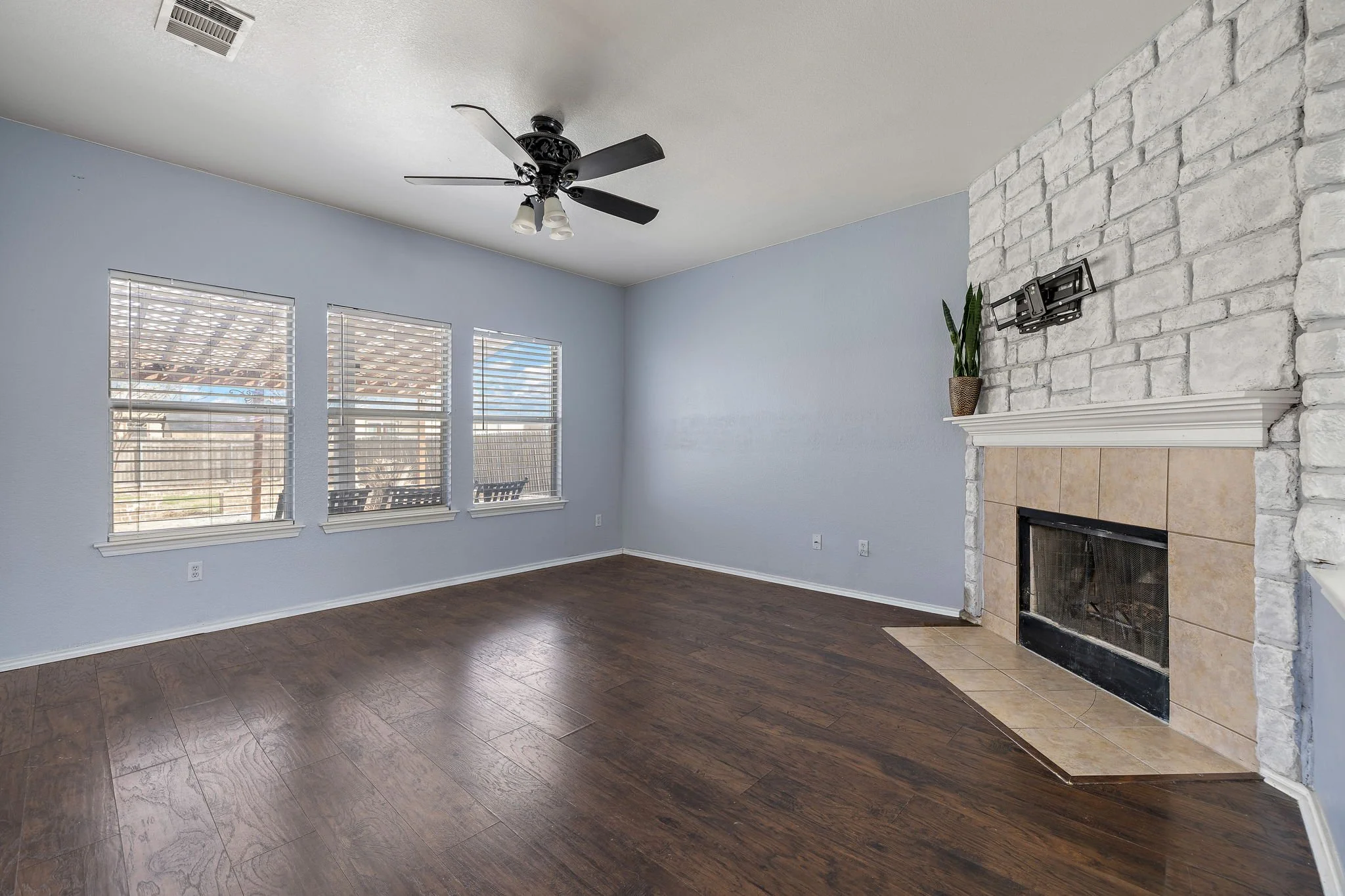 5-web-or-mls-114 Almquist St KCP 021826 - 83.jpg