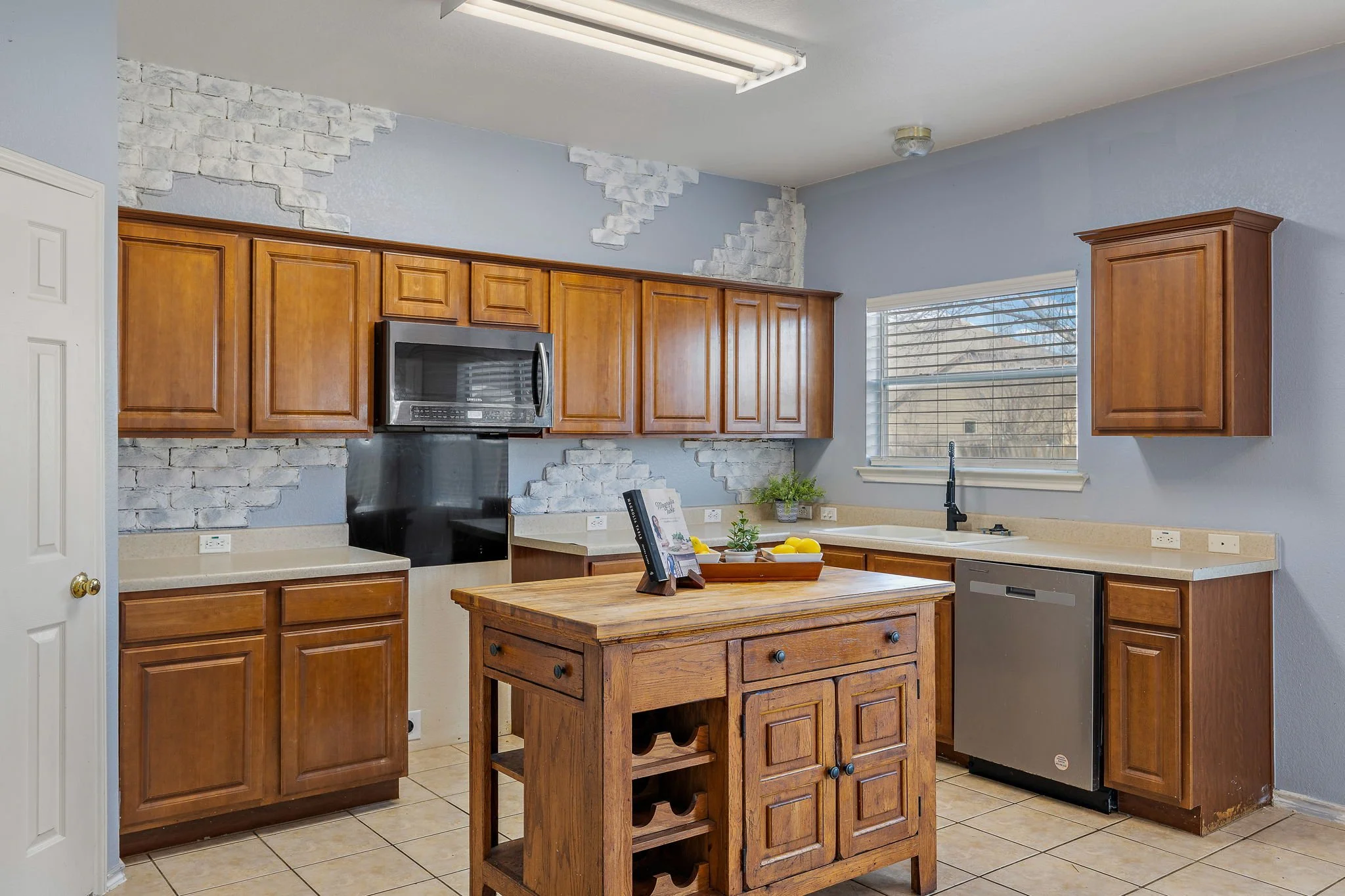 12-web-or-mls-114 Almquist St KCP 021826 - 124.jpg